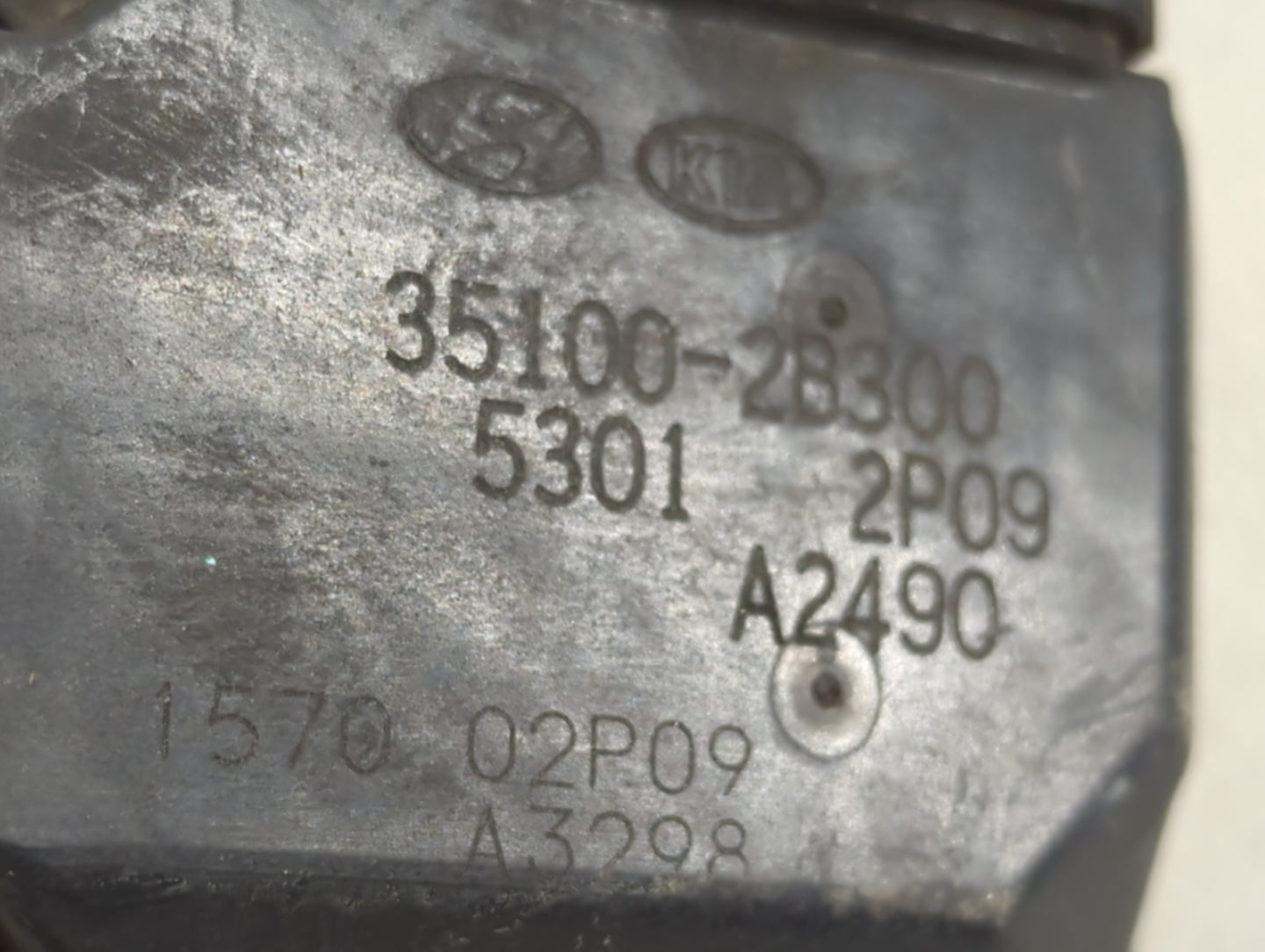 2012-2017 Hyundai Veloster Throttle Body P/N:35100-2B300 Fits Fits 2012 2013 2014 2015 2016 2017 2018 2019 OEM Used Auto Par