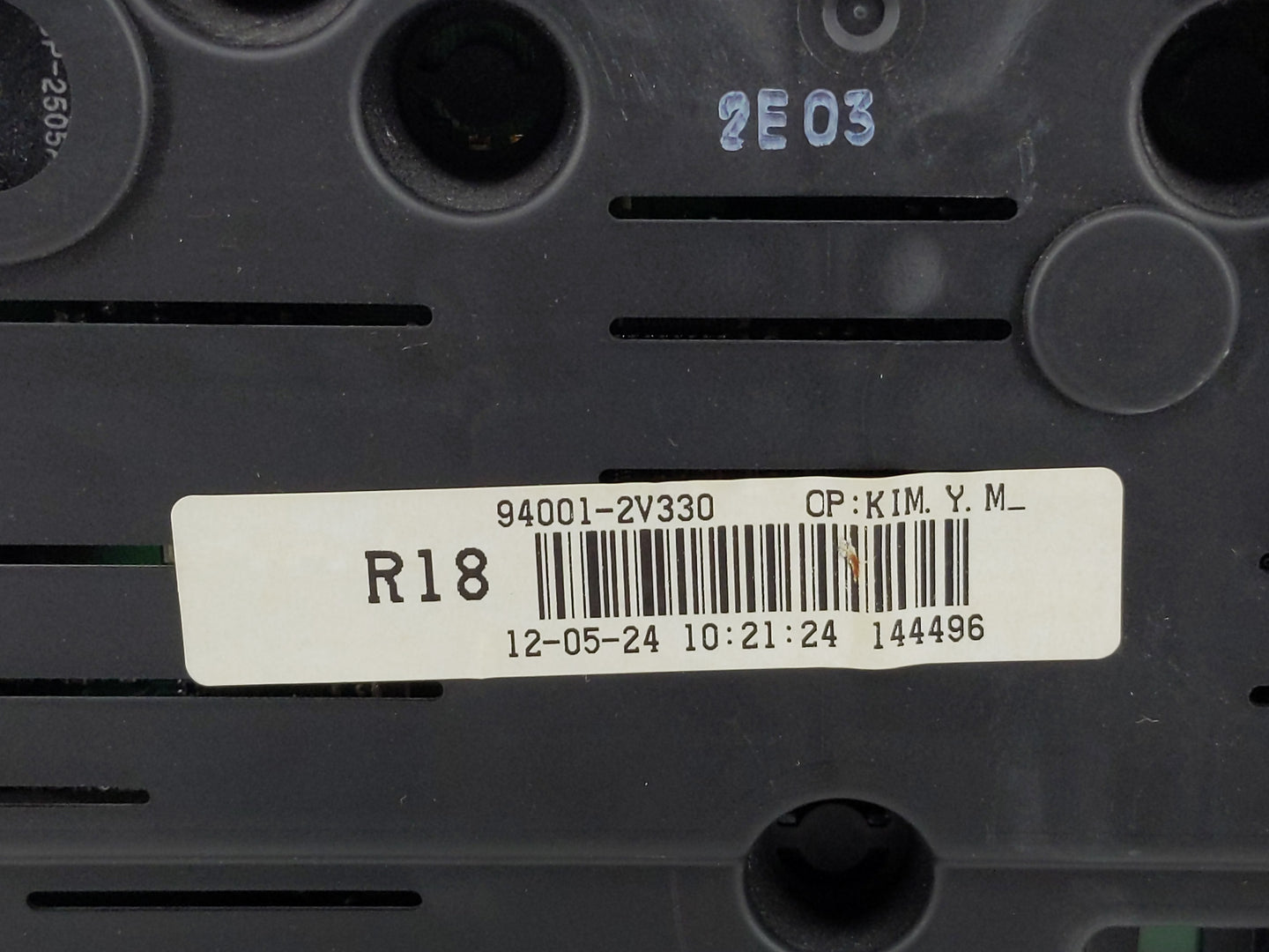 2013 Hyundai Veloster Instrument Cluster Speedometer Gauges P/N:94001-2V330 Fits OEM Used Auto Parts - Oemusedautoparts1.com
