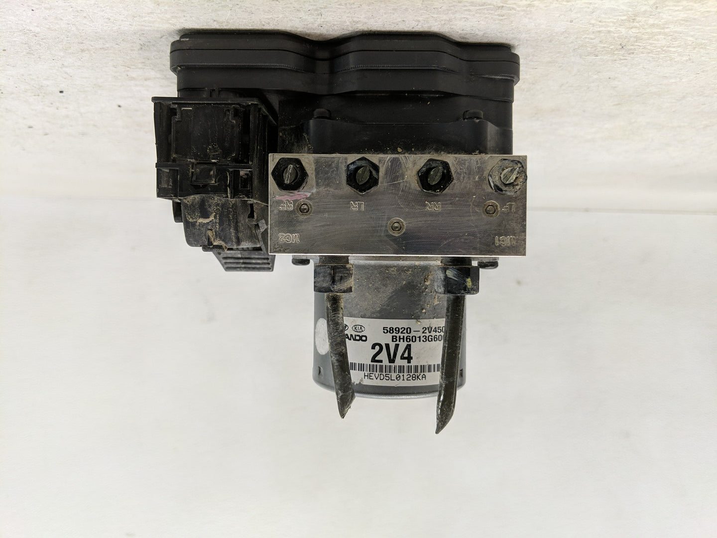 2013 Hyundai Veloster ABS Pump Control Module Replacement P/N:58920-2V450 Fits OEM Used Auto Parts - Oemusedautoparts1.com