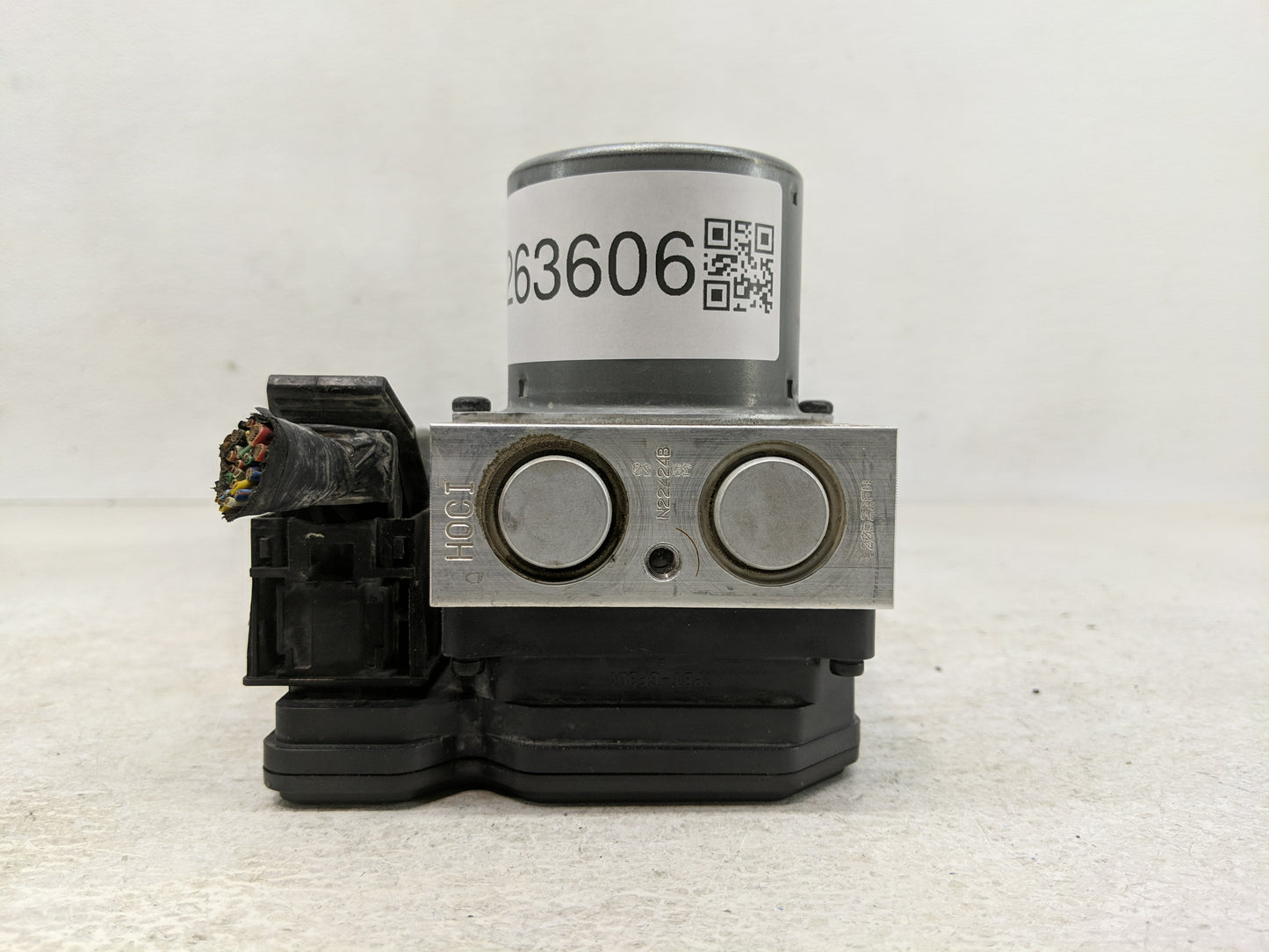 2013 Hyundai Veloster ABS Pump Control Module Replacement P/N:58920-2V450 Fits OEM Used Auto Parts - Oemusedautoparts1.com