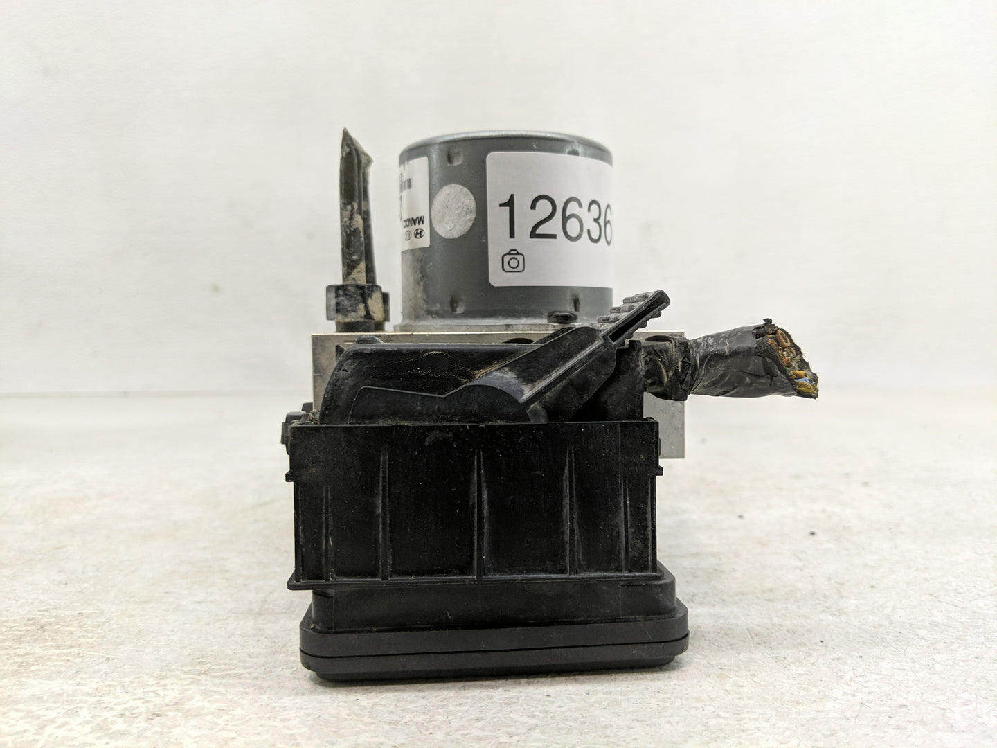 2013 Hyundai Veloster ABS Pump Control Module Replacement P/N:58920-2V450 Fits OEM Used Auto Parts - Oemusedautoparts1.com