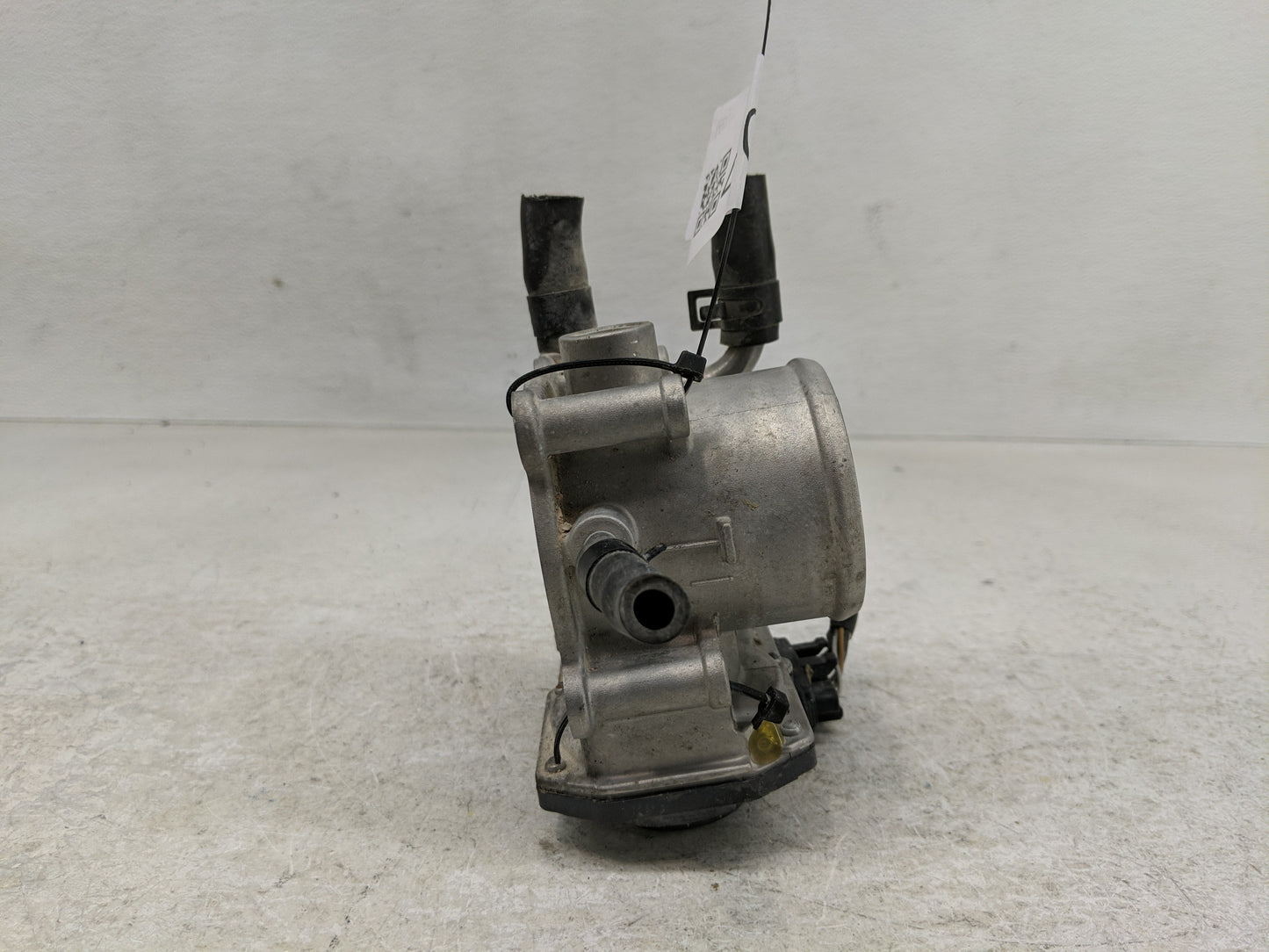 2012-2017 Hyundai Veloster Throttle Body P/N:35100-2B300 Fits Fits 2012 2013 2014 2015 2016 2017 2018 2019 OEM Used Auto Par