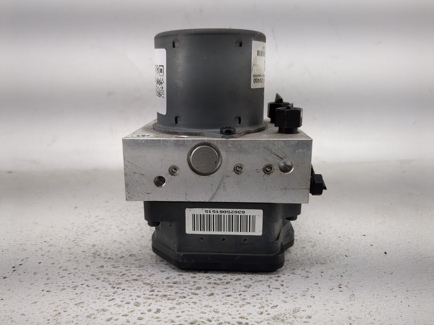 2013 Hyundai Veloster ABS Pump Control Module Replacement P/N:58920-2V450 Fits OEM Used Auto Parts - Oemusedautoparts1.com