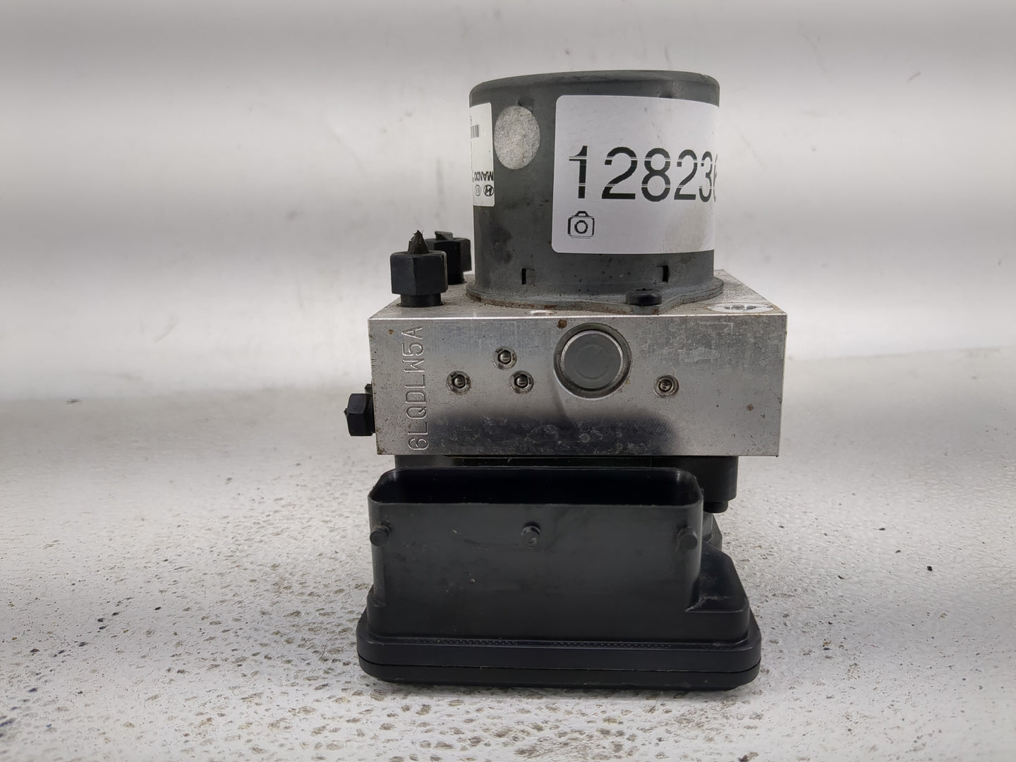 2013 Hyundai Veloster ABS Pump Control Module Replacement P/N:58920-2V450 Fits OEM Used Auto Parts - Oemusedautoparts1.com