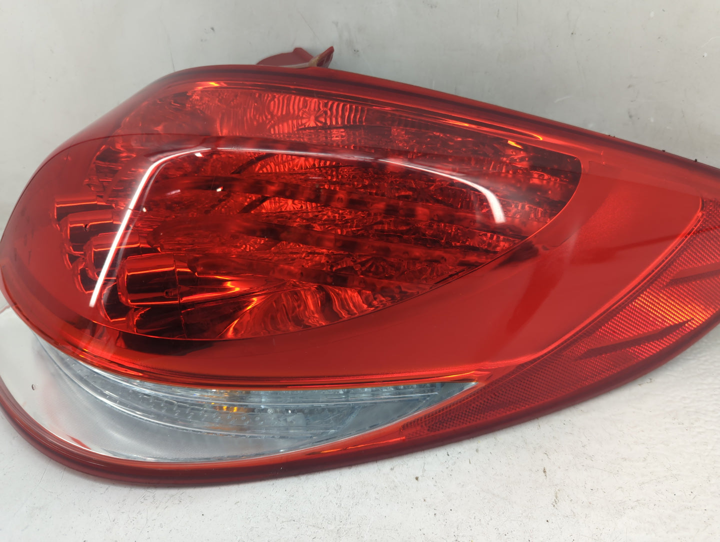 2013-2017 Hyundai Veloster Tail Light Assembly Passenger Right OEM P/N:92402-2V120 Fits Fits 2013 2014 2015 2016 2017 OEM Us