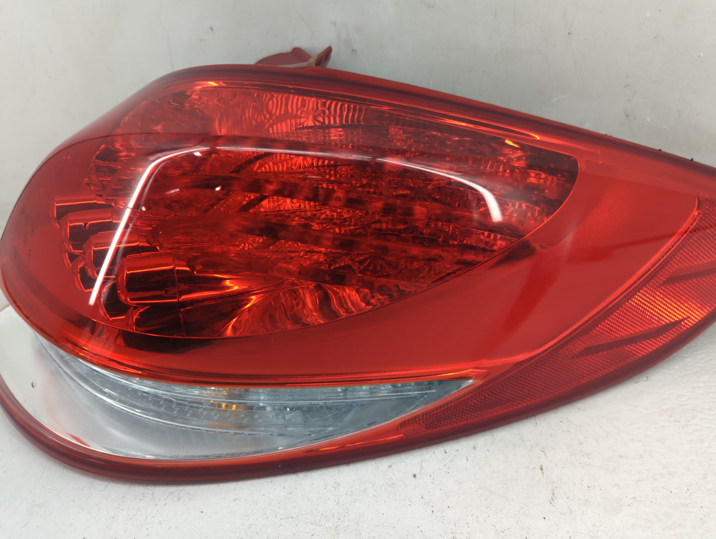 2013-2017 Hyundai Veloster Tail Light Assembly Passenger Right OEM P/N:92402-2V120 Fits Fits 2013 2014 2015 2016 2017 OEM Us