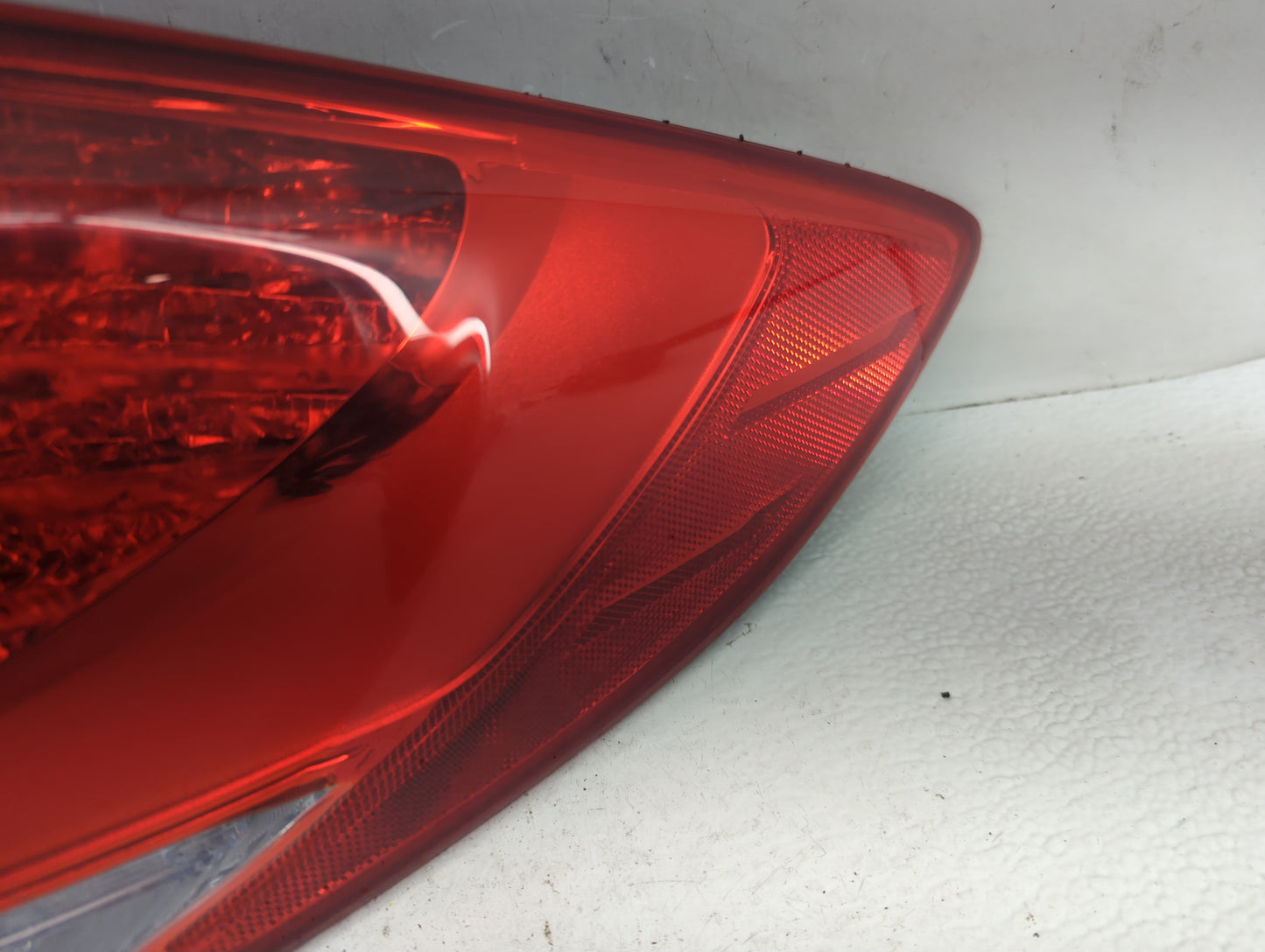 2013-2017 Hyundai Veloster Tail Light Assembly Passenger Right OEM P/N:92402-2V120 Fits Fits 2013 2014 2015 2016 2017 OEM Us