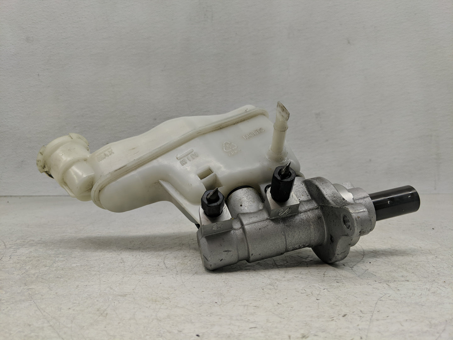 2012-2017 Hyundai Veloster Brake Master Cylinder - Oemusedautoparts1.com