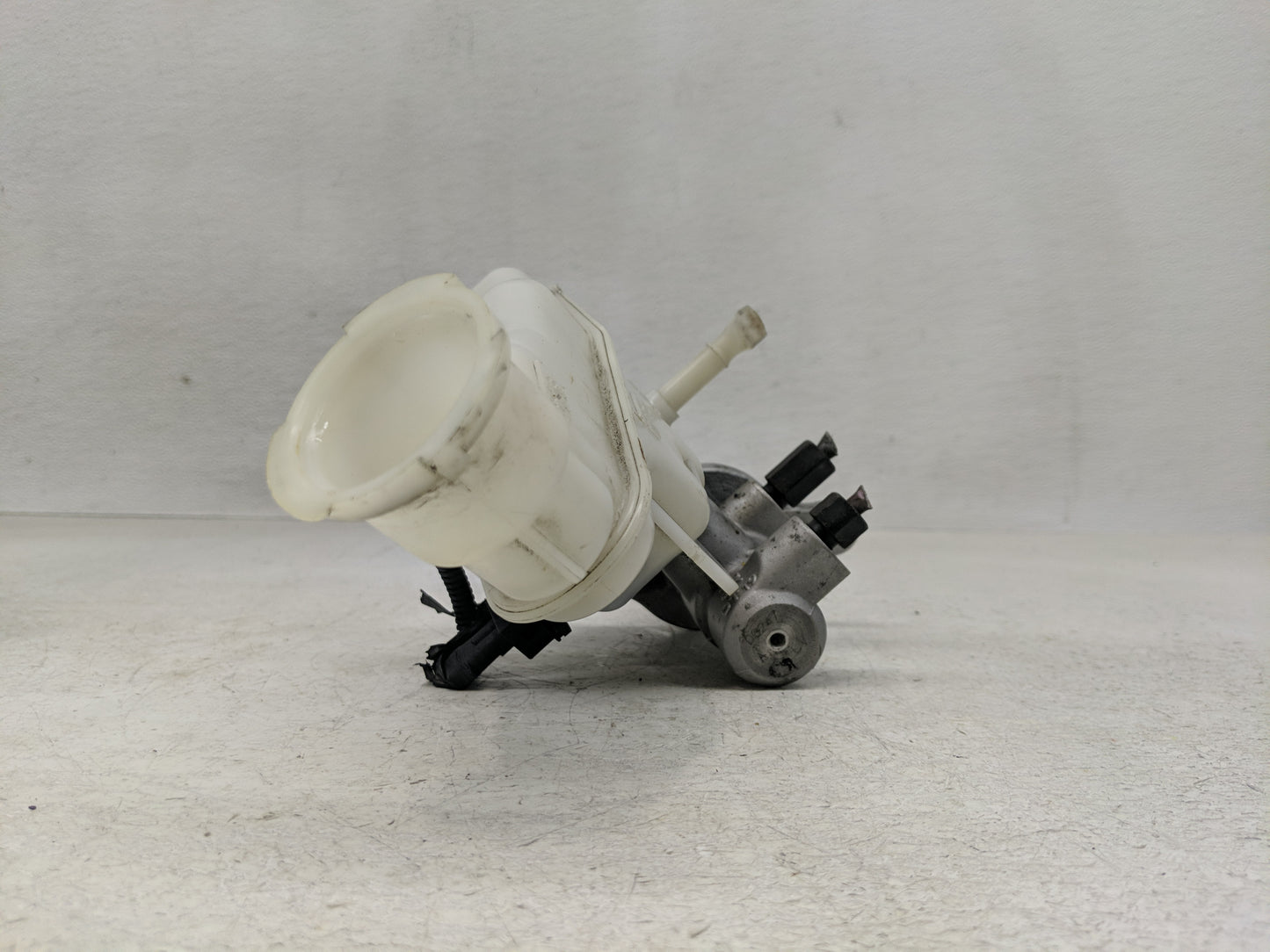 2012-2017 Hyundai Veloster Brake Master Cylinder - Oemusedautoparts1.com