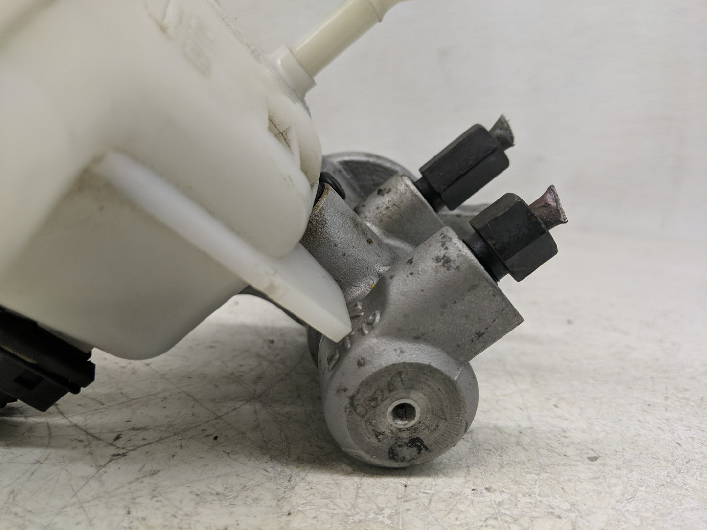 2012-2017 Hyundai Veloster Brake Master Cylinder - Oemusedautoparts1.com