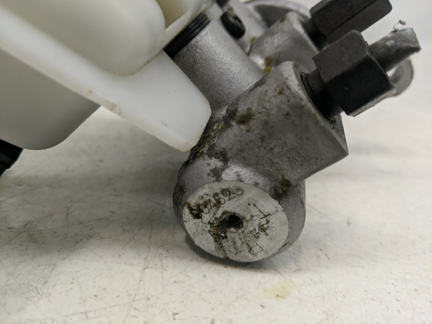 2012-2017 Hyundai Veloster Brake Master Cylinder - Oemusedautoparts1.com