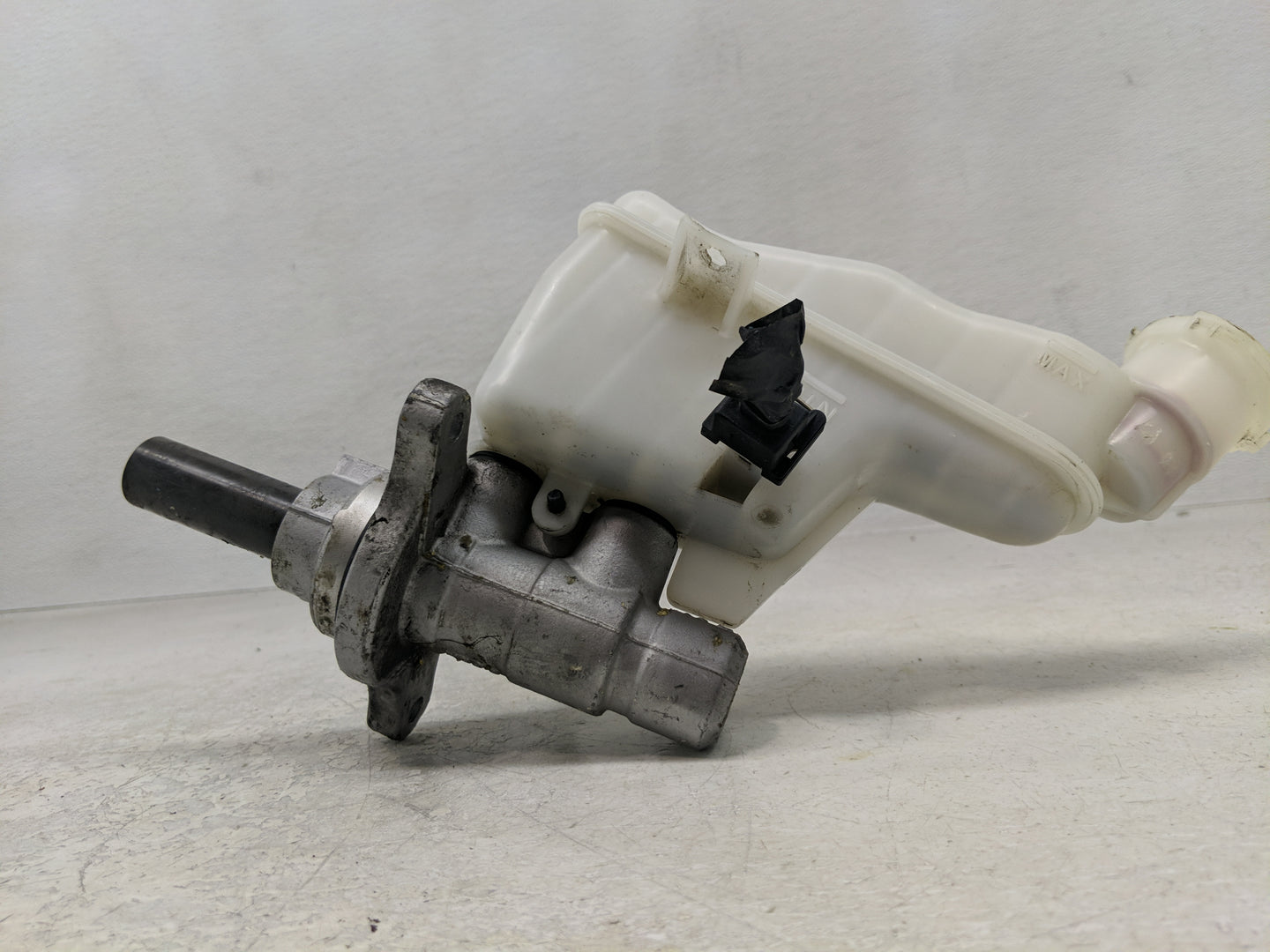 2012-2017 Hyundai Veloster Brake Master Cylinder - Oemusedautoparts1.com