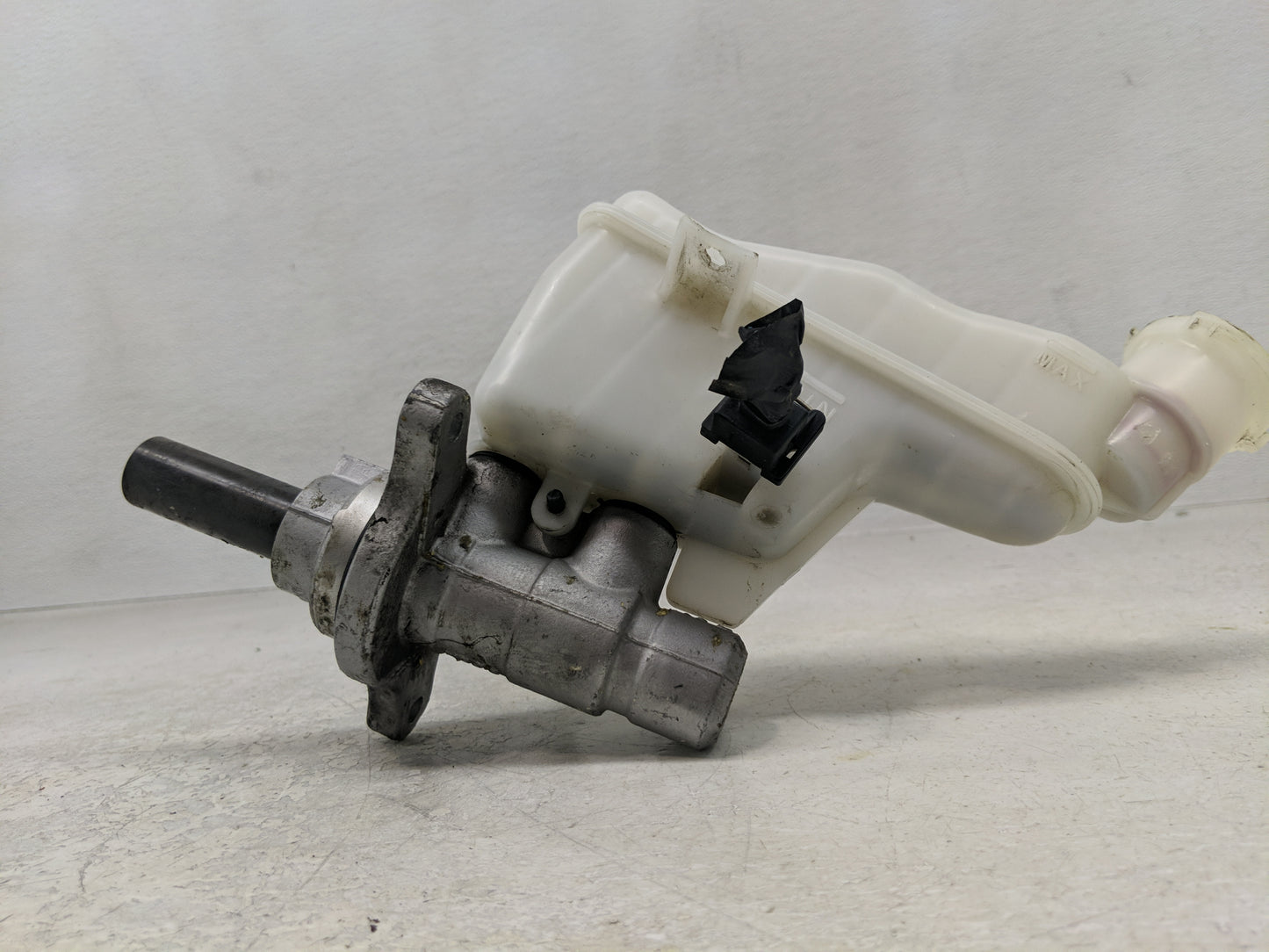 2012-2017 Hyundai Veloster Brake Master Cylinder - Oemusedautoparts1.com