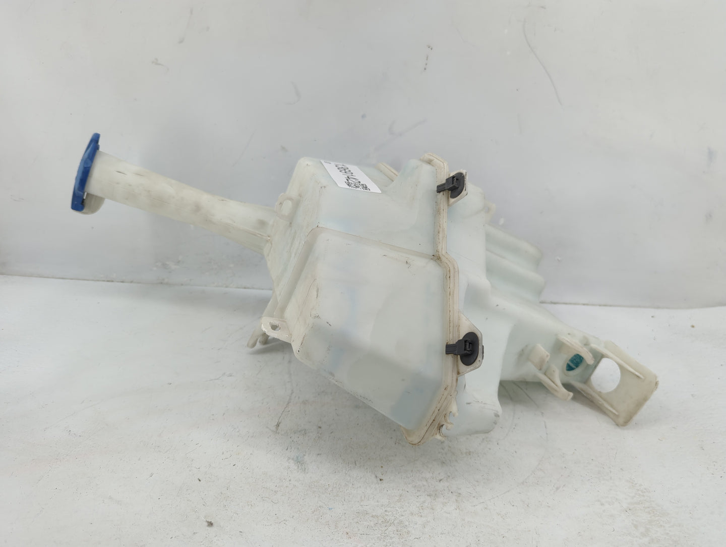 2012-2013 Hyundai Veloster Windshield Washer Fluid Reservoir Bottle Oem - Oemusedautoparts1.com