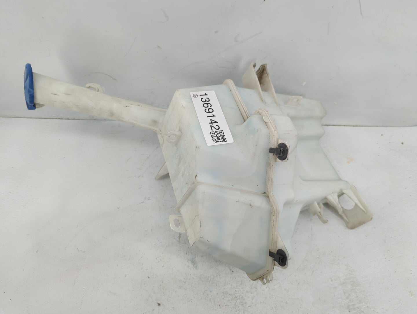 2012-2013 Hyundai Veloster Windshield Washer Fluid Reservoir Bottle Oem - Oemusedautoparts1.com