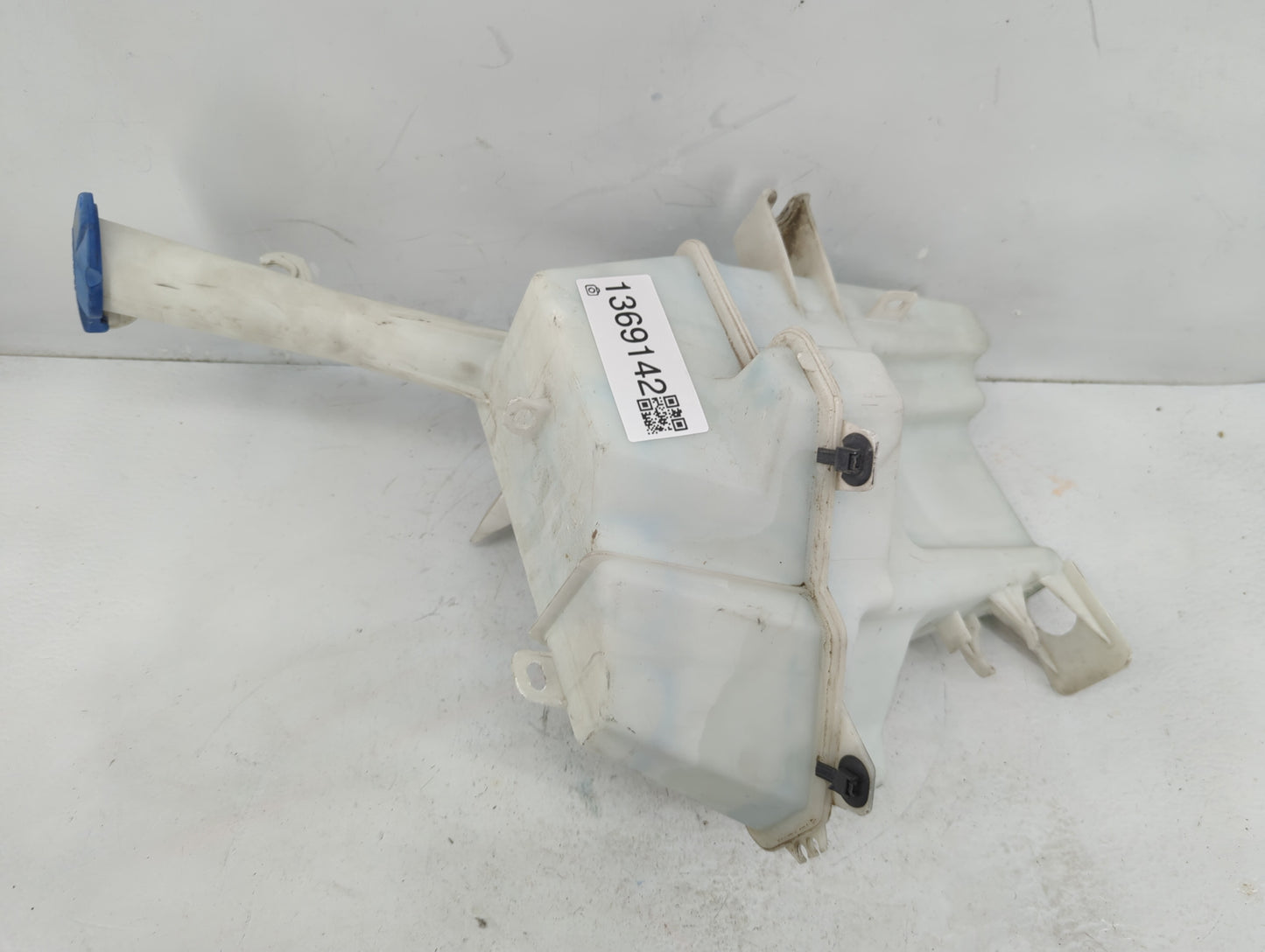 2012-2013 Hyundai Veloster Windshield Washer Fluid Reservoir Bottle Oem - Oemusedautoparts1.com