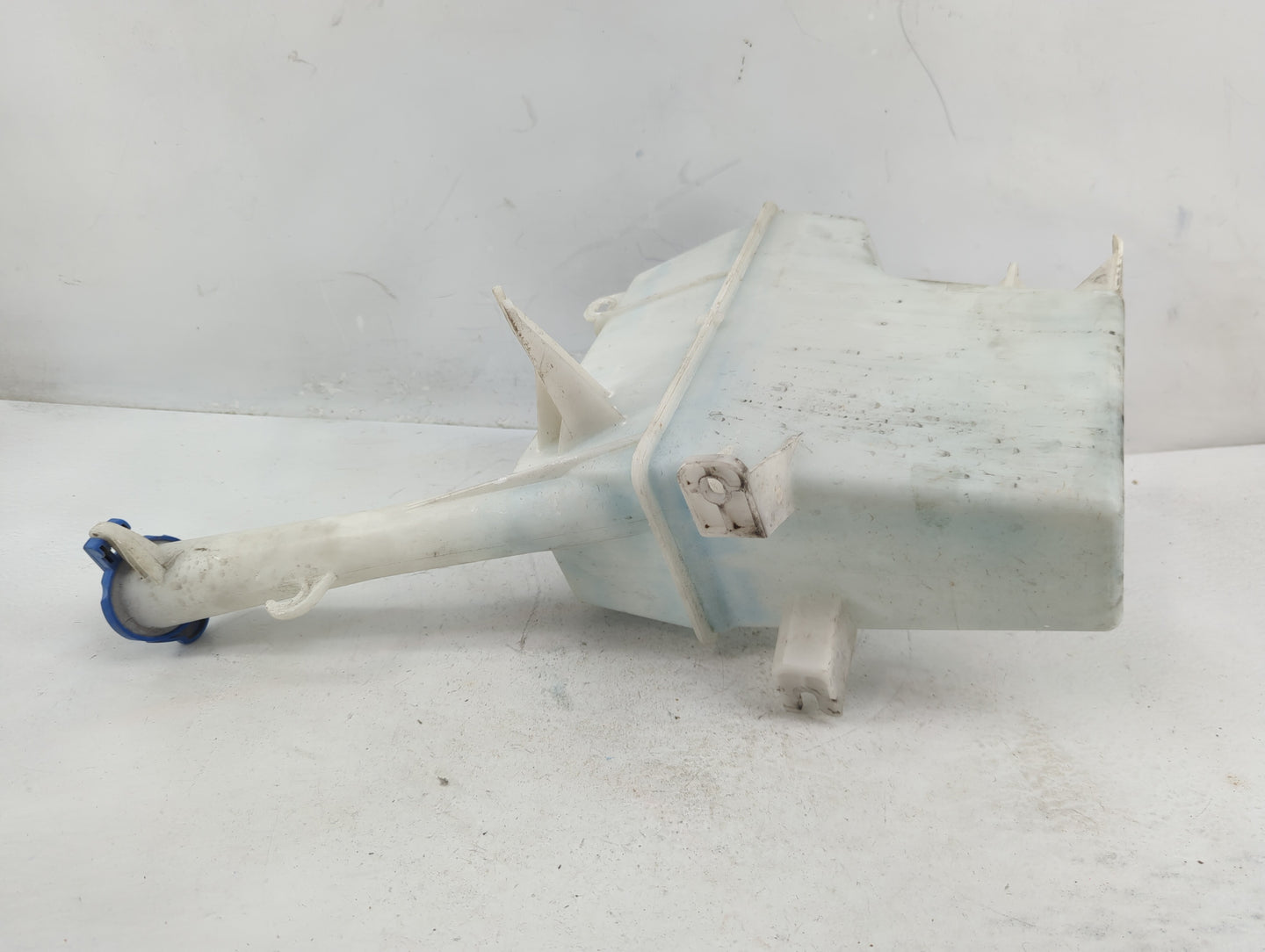 2012-2013 Hyundai Veloster Windshield Washer Fluid Reservoir Bottle Oem - Oemusedautoparts1.com
