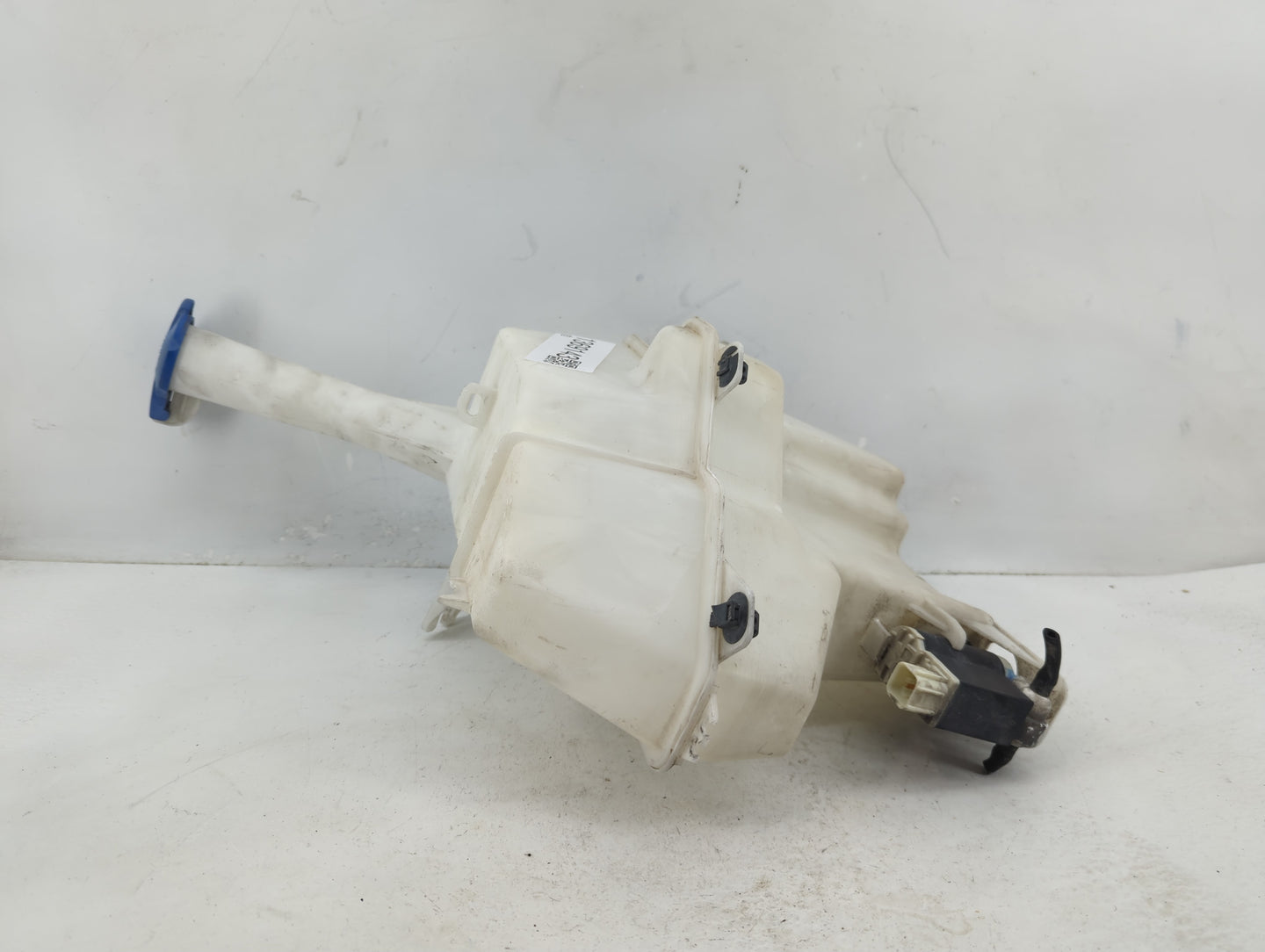 2012-2013 Hyundai Veloster Windshield Washer Fluid Reservoir Bottle Oem - Oemusedautoparts1.com