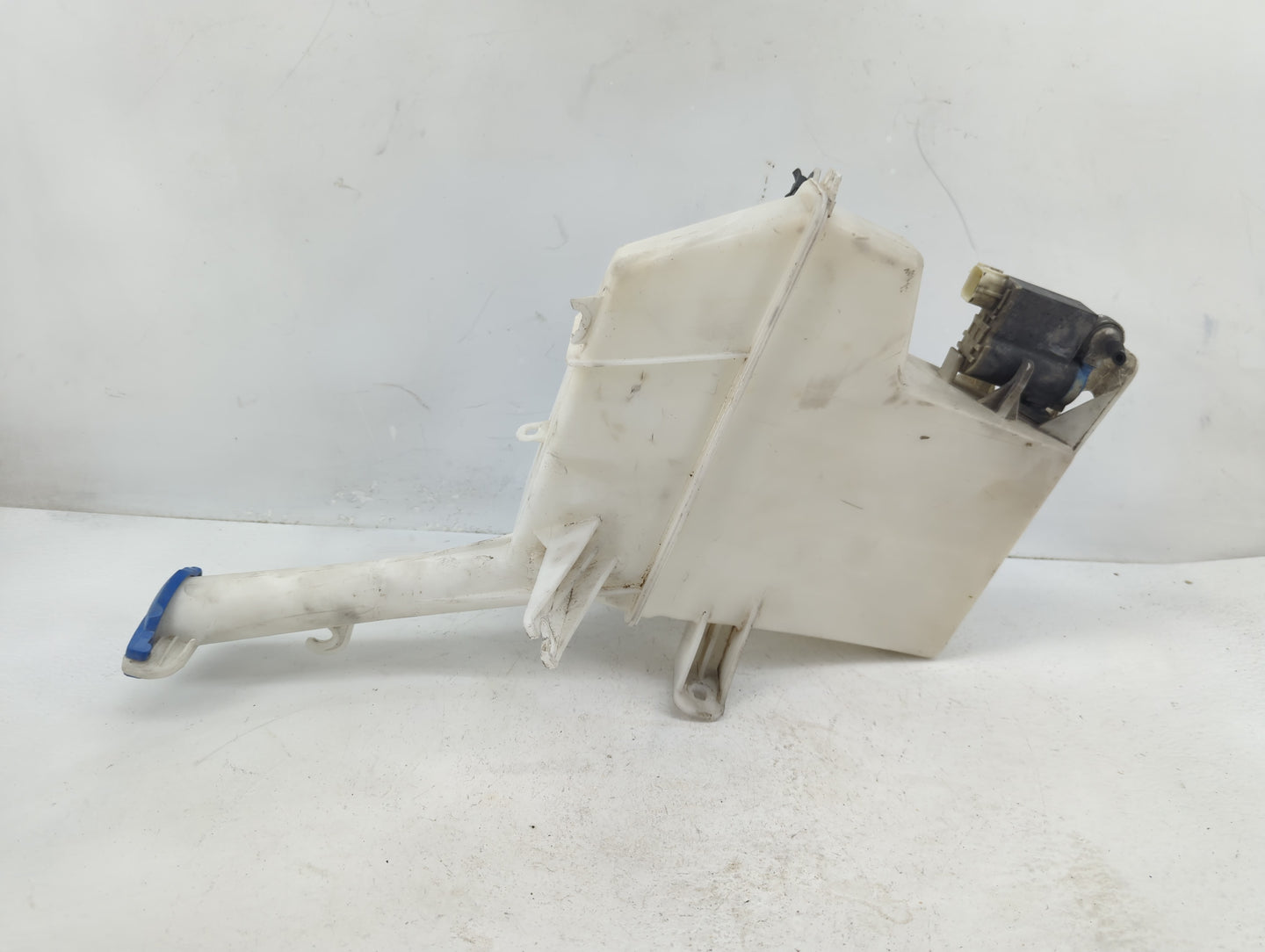 2012-2013 Hyundai Veloster Windshield Washer Fluid Reservoir Bottle Oem - Oemusedautoparts1.com