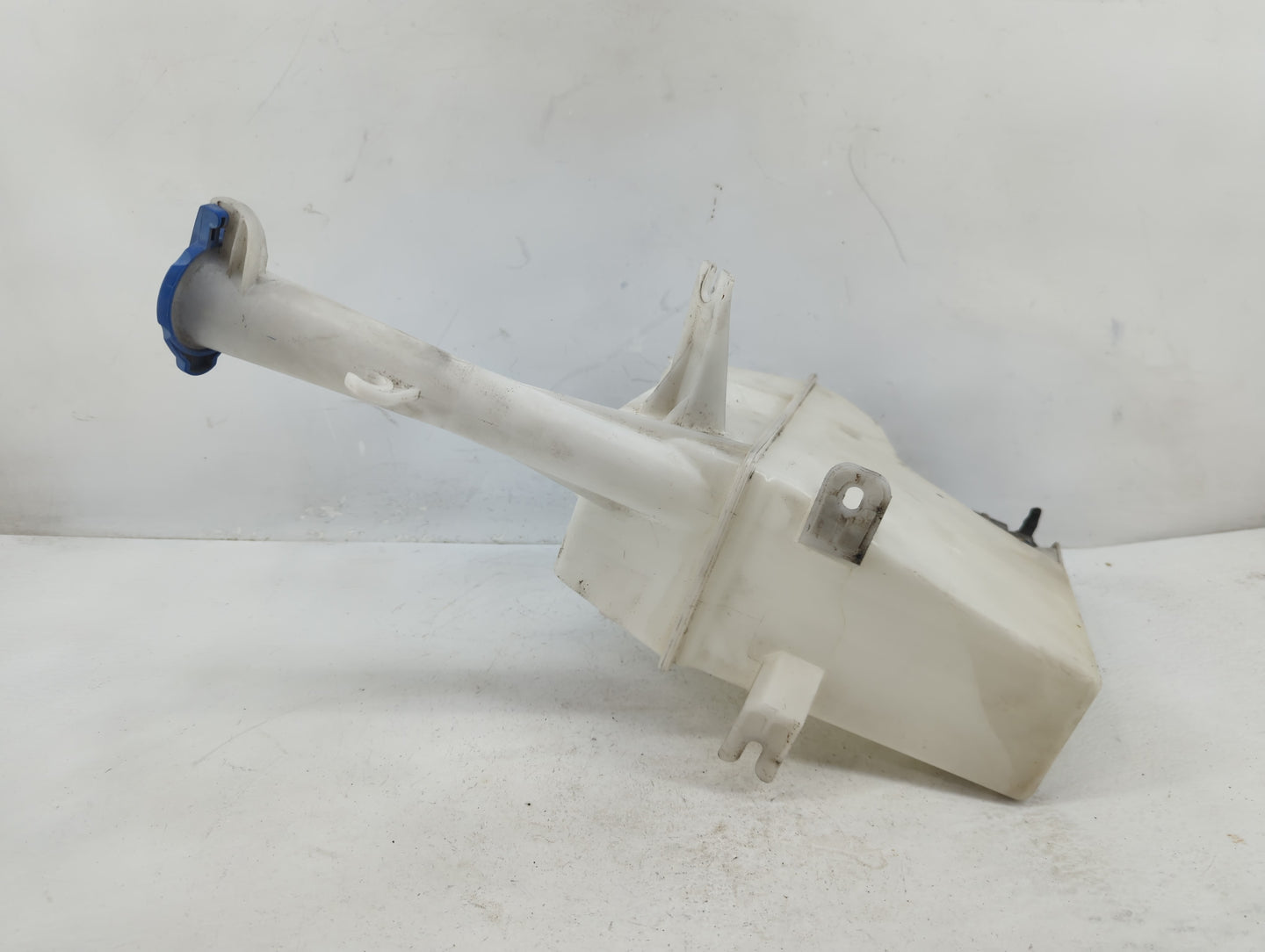 2012-2013 Hyundai Veloster Windshield Washer Fluid Reservoir Bottle Oem - Oemusedautoparts1.com