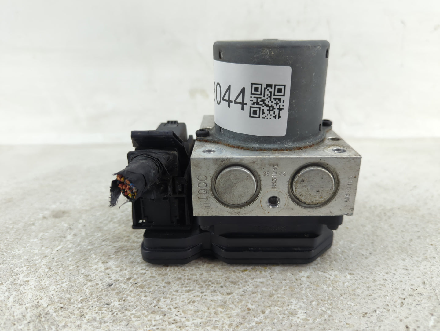 2013 Hyundai Veloster ABS Pump Control Module Replacement P/N:58920-2V450 Fits OEM Used Auto Parts - Oemusedautoparts1.com