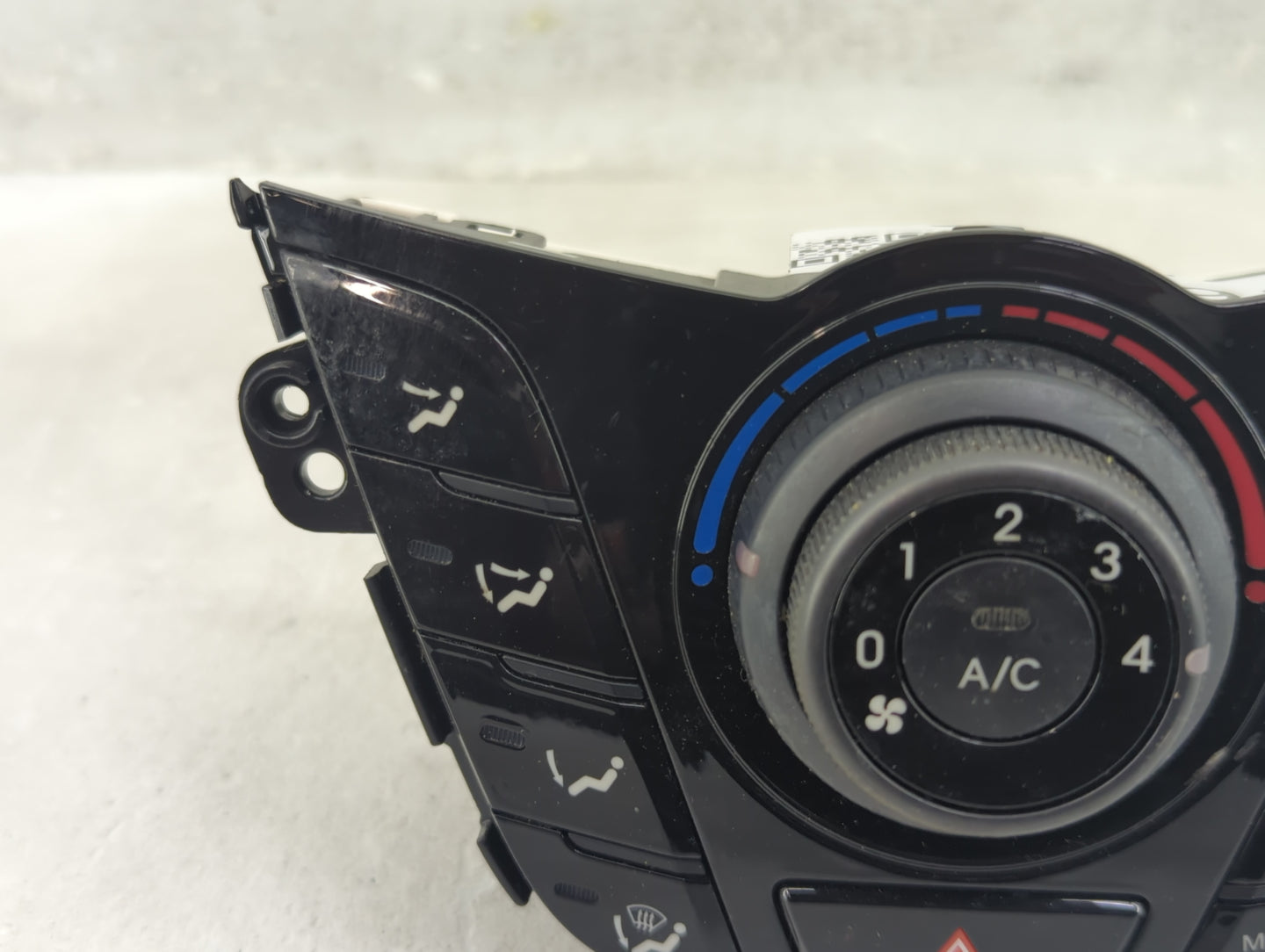 2012-2017 Hyundai Veloster Climate Control Module Temperature AC/Heater Replacement P/N:97250-2V010 Fits OEM Used Auto Parts