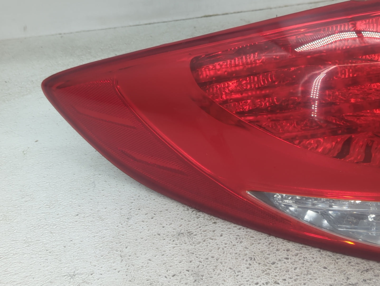 2013-2017 Hyundai Veloster Tail Light Assembly Driver Left OEM P/N:92401-2V120 Fits Fits 2013 2014 2015 2016 2017 OEM Used A