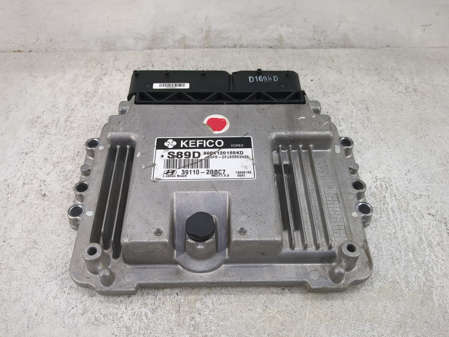 2013-2014 Hyundai Veloster PCM Engine Control Computer ECU ECM PCU OEM P/N:39110-2BBC7 9001120169KD Fits Fits 2013 2014 OEM 