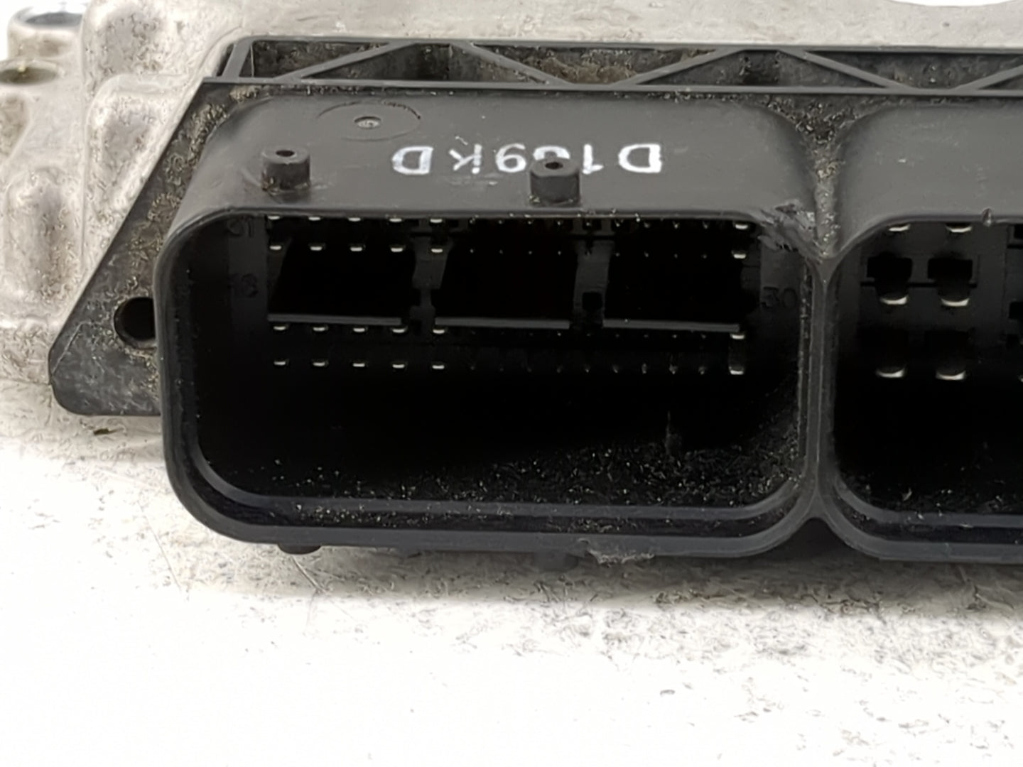 2013-2014 Hyundai Veloster PCM Engine Control Computer ECU ECM PCU OEM P/N:39110-2BBC7 9001120169KD Fits Fits 2013 2014 OEM 
