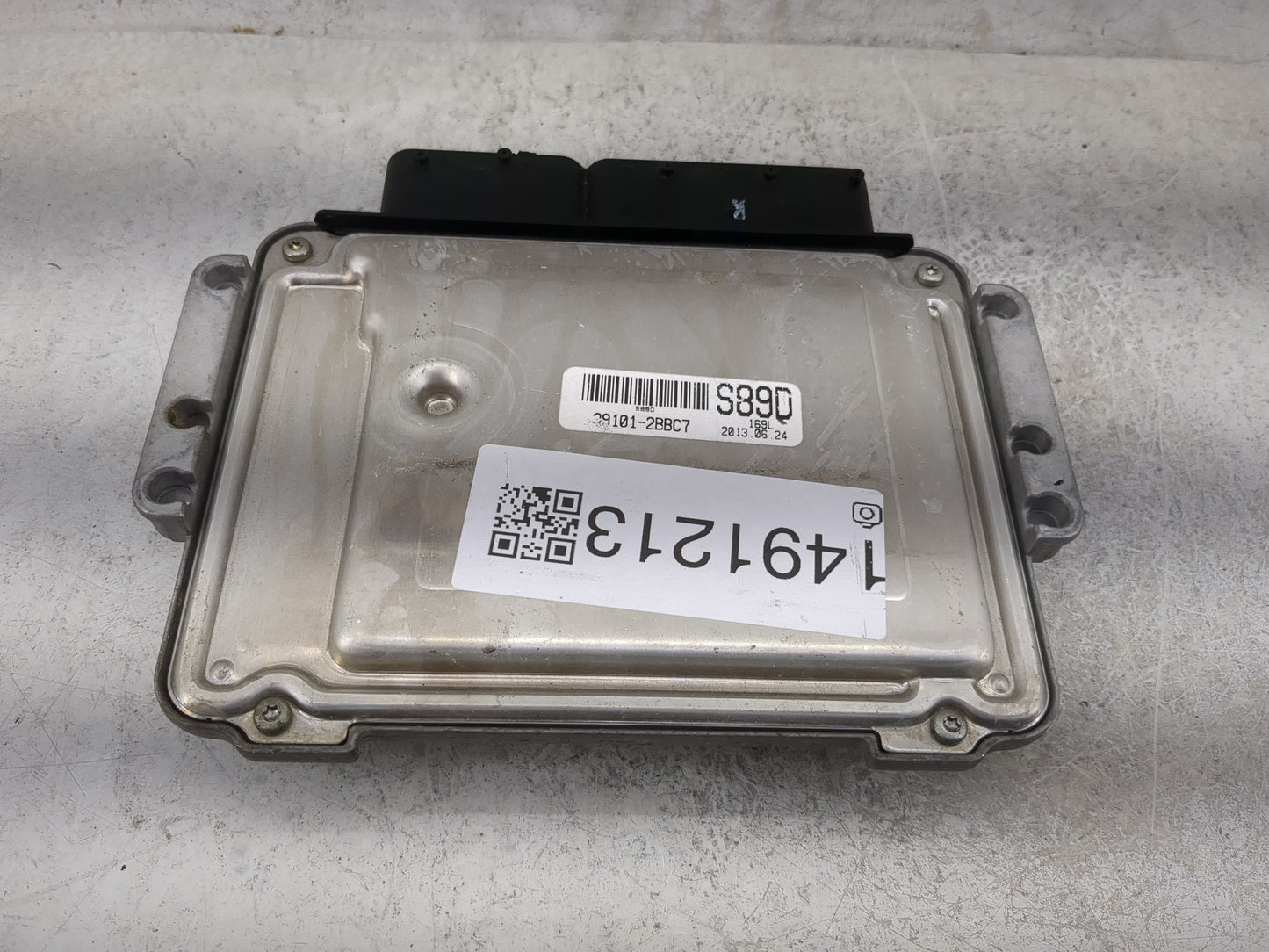 2013-2014 Hyundai Veloster PCM Engine Control Computer ECU ECM PCU OEM P/N:39110-2BBC7 9001120169KD Fits Fits 2013 2014 OEM 