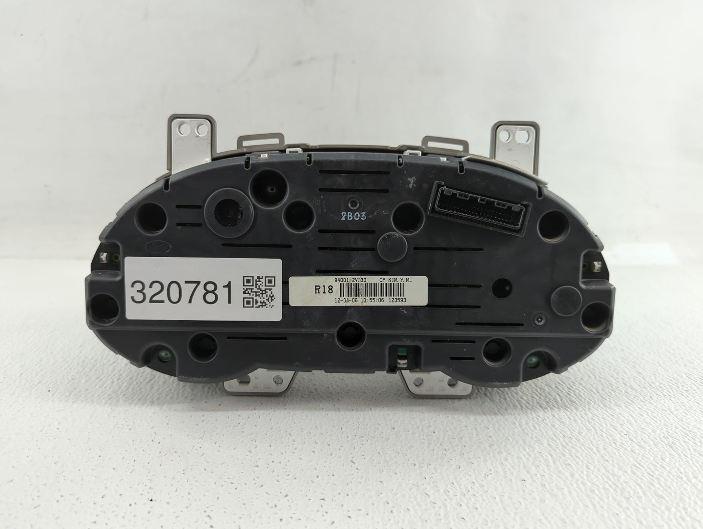 2012-2015 Hyundai Veloster Instrument Cluster Speedometer Gauges P/N:94011-2V330PD5 94001-2V330 Fits Fits 2012 2013 2014 201