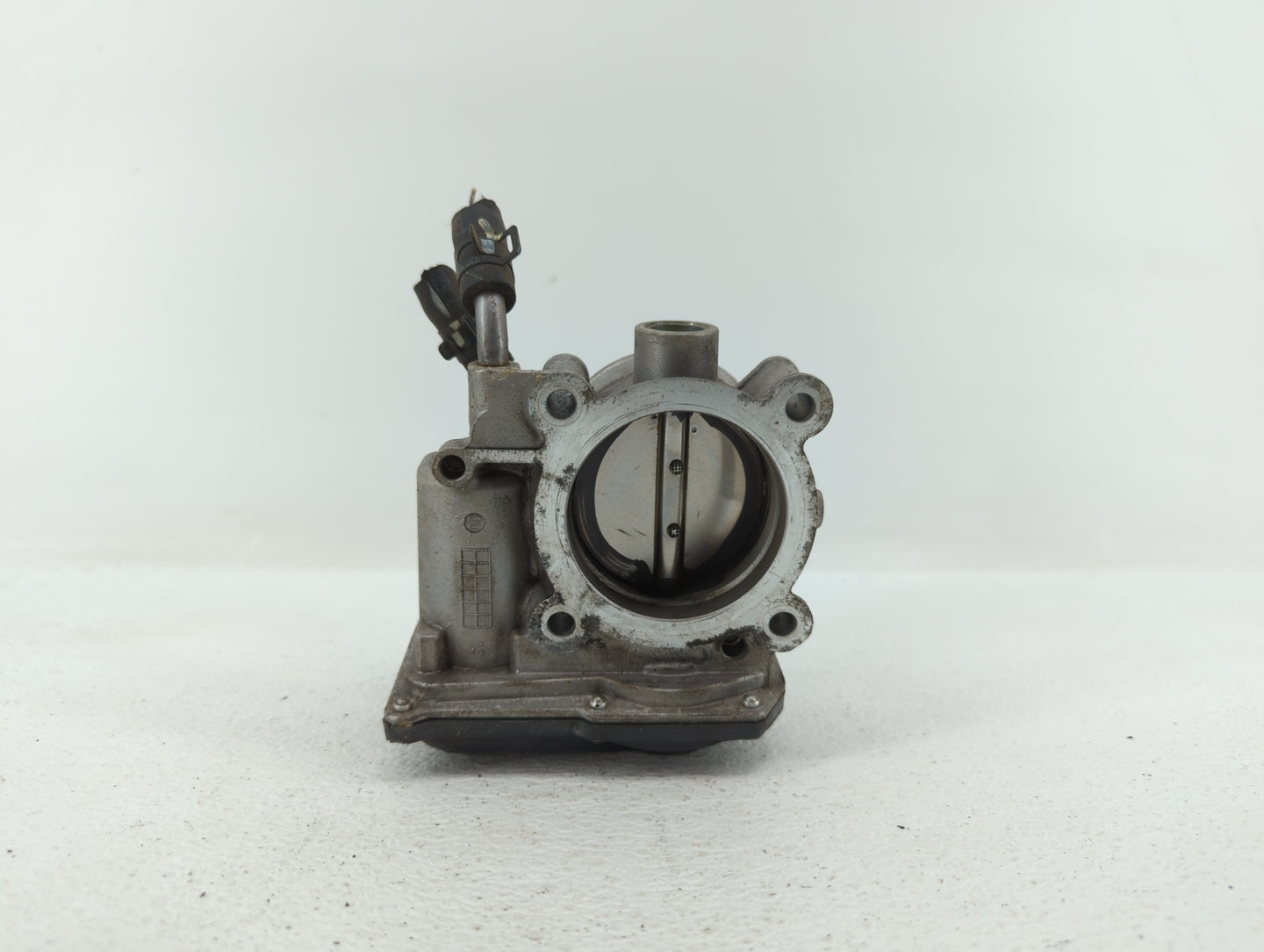 2013 Hyundai Veloster Throttle Body P/N:35100-2E400 35100-2E000 Fits Fits 2012 2014 2015 2016 2018 2019 OEM Used Auto Parts 