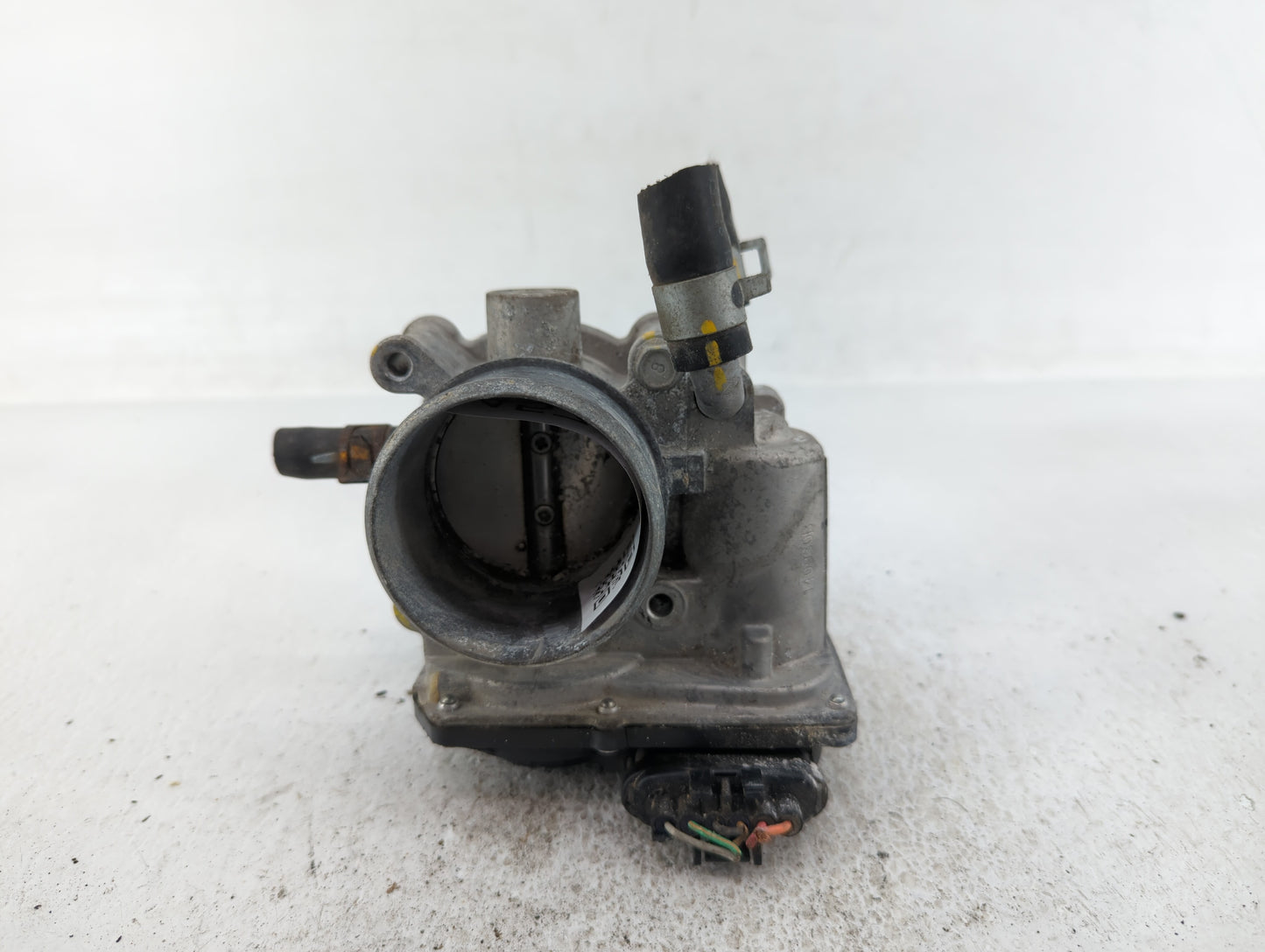 2013-2014 Hyundai Veloster Throttle Body P/N:35100-2B320 Fits Fits 2013 2014 2015 2016 OEM Used Auto Parts - Oemusedautopart