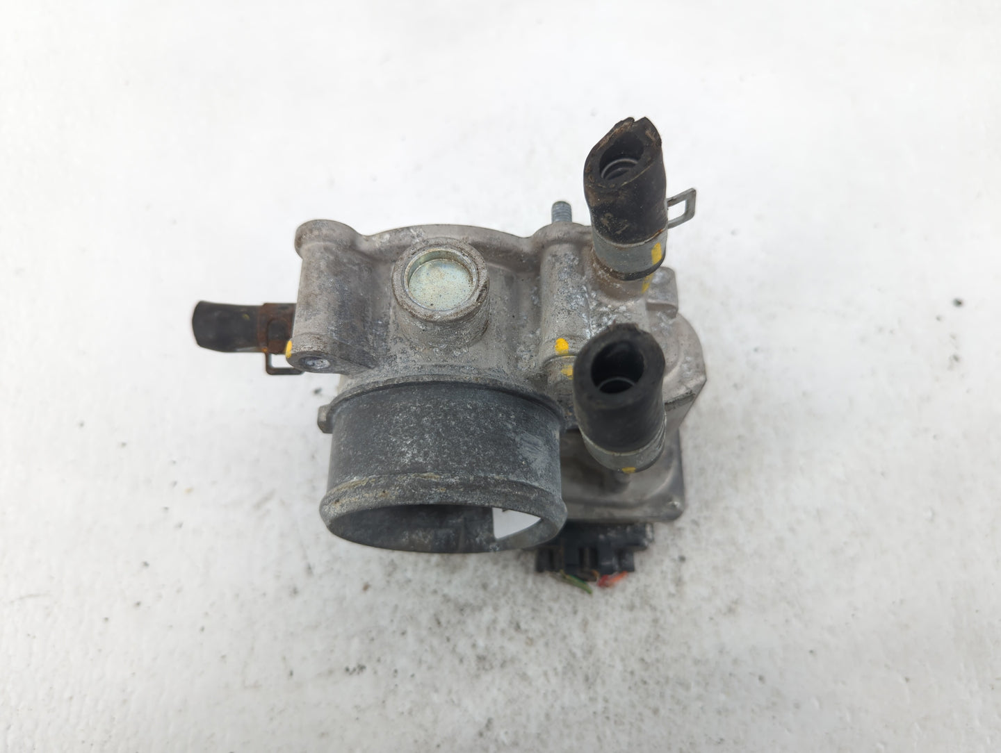 2013-2014 Hyundai Veloster Throttle Body P/N:35100-2B320 Fits Fits 2013 2014 2015 2016 OEM Used Auto Parts - Oemusedautopart