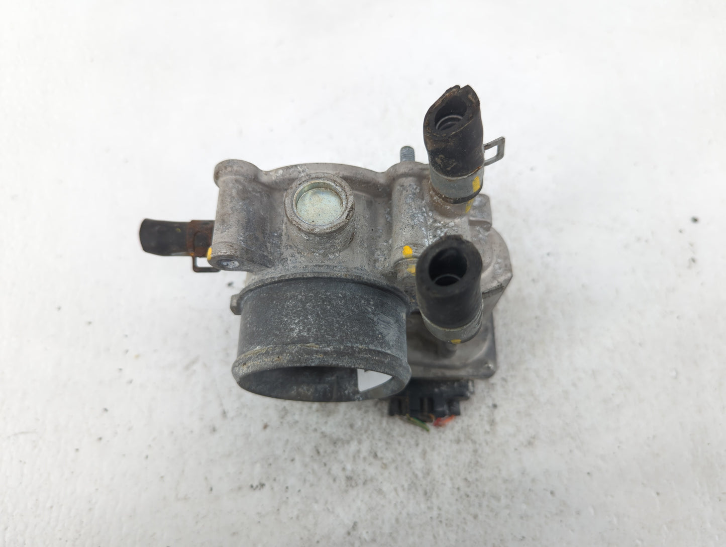 2013-2014 Hyundai Veloster Throttle Body P/N:35100-2B320 Fits Fits 2013 2014 2015 2016 OEM Used Auto Parts - Oemusedautopart