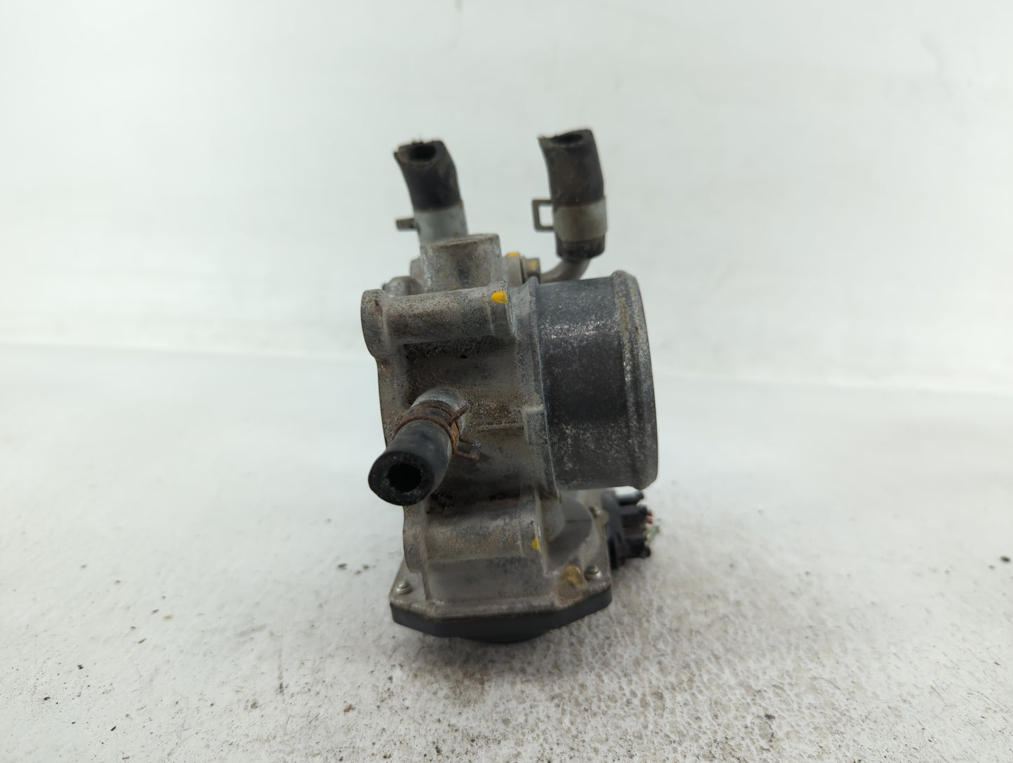 2013-2014 Hyundai Veloster Throttle Body P/N:35100-2B320 Fits Fits 2013 2014 2015 2016 OEM Used Auto Parts - Oemusedautopart