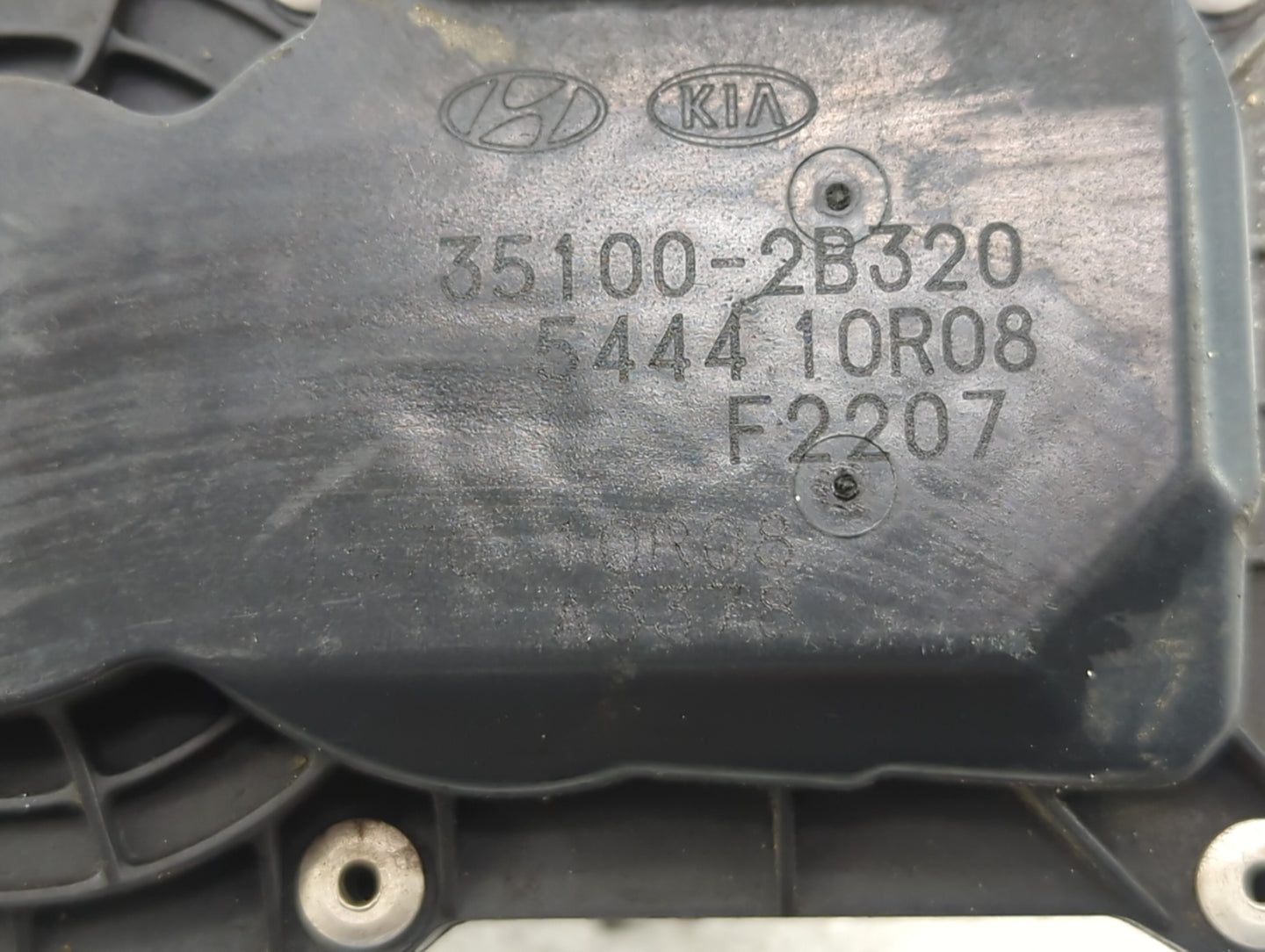 2013-2014 Hyundai Veloster Throttle Body P/N:35100-2B320 Fits Fits 2013 2014 2015 2016 OEM Used Auto Parts - Oemusedautopart