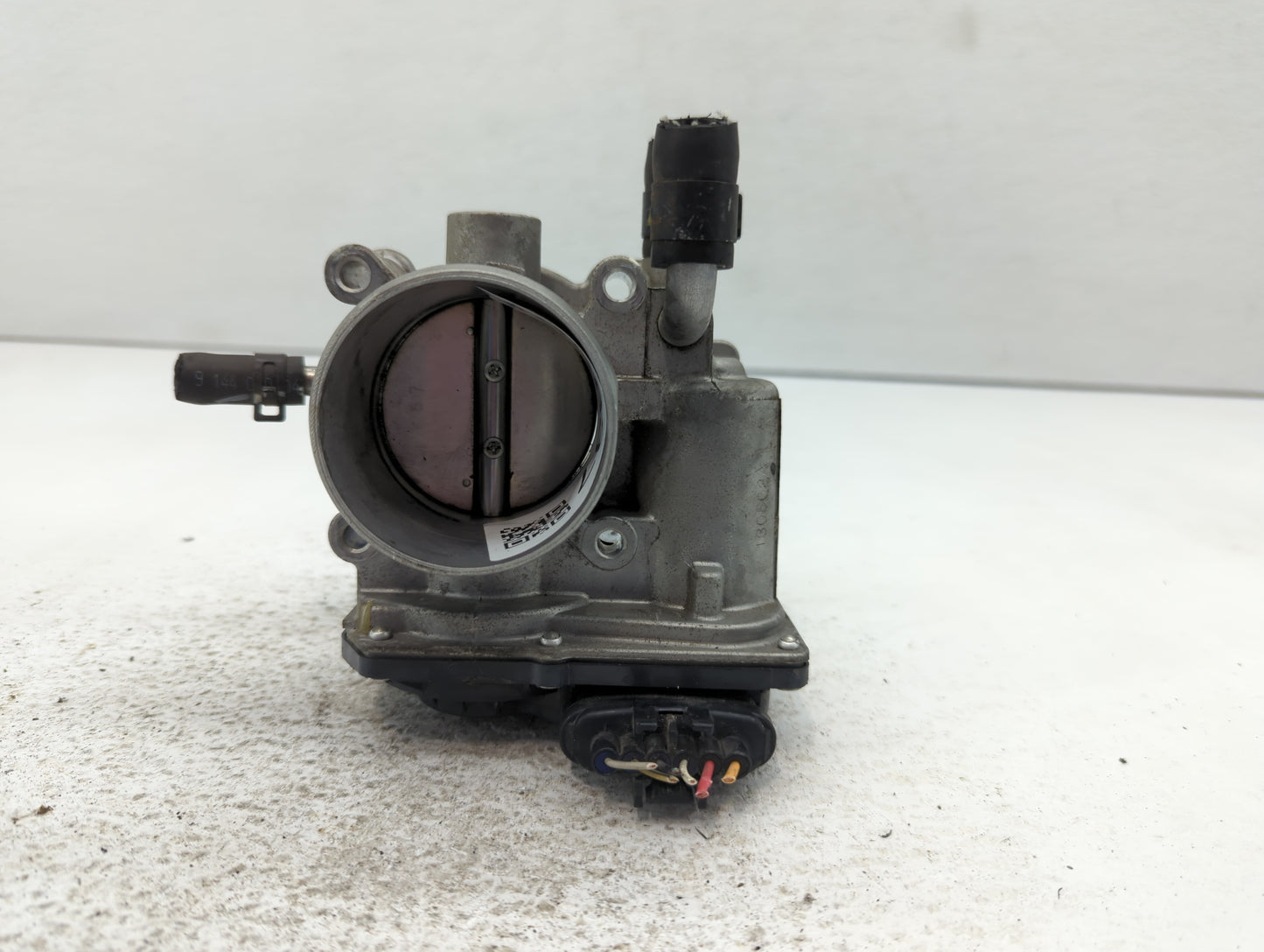 2012-2017 Hyundai Veloster Throttle Body P/N:35100-2B600 Fits Fits 2012 2013 2014 2015 2016 2017 2018 2019 OEM Used Auto Par