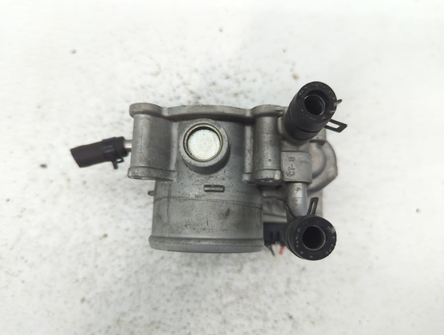2012-2017 Hyundai Veloster Throttle Body P/N:35100-2B600 Fits Fits 2012 2013 2014 2015 2016 2017 2018 2019 OEM Used Auto Par