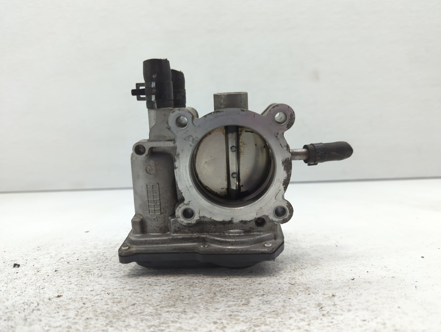 2012-2017 Hyundai Veloster Throttle Body P/N:35100-2B600 Fits Fits 2012 2013 2014 2015 2016 2017 2018 2019 OEM Used Auto Par