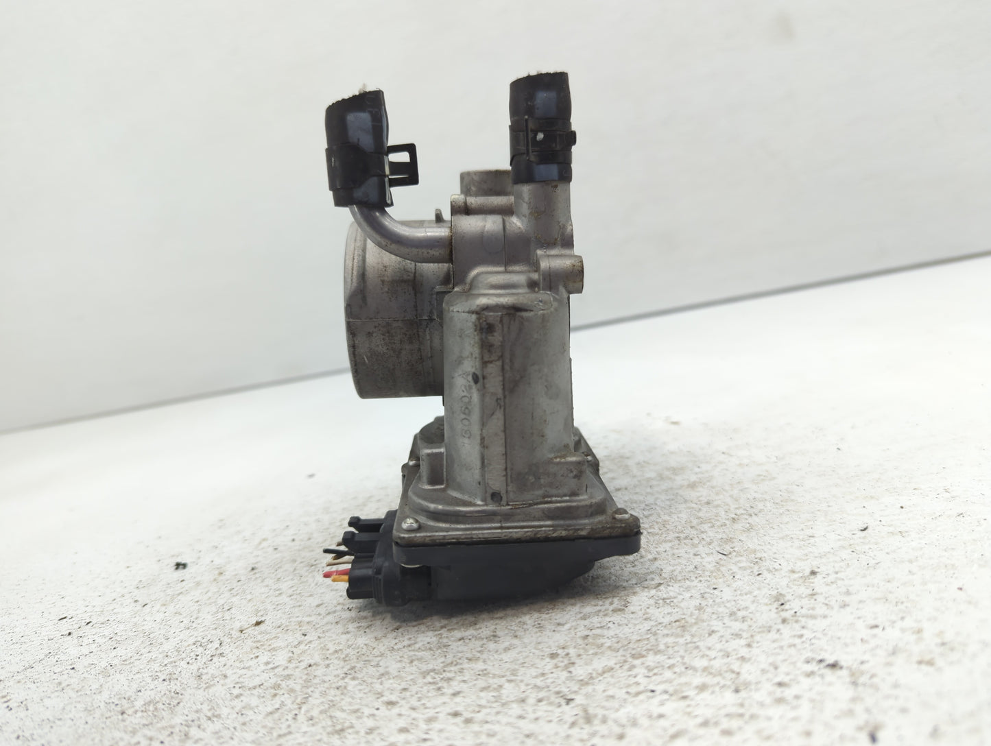2012-2017 Hyundai Veloster Throttle Body P/N:35100-2B600 Fits Fits 2012 2013 2014 2015 2016 2017 2018 2019 OEM Used Auto Par
