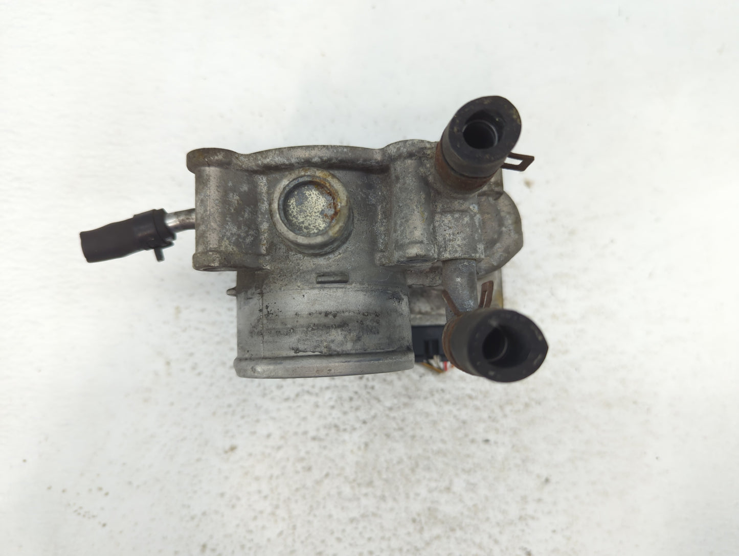 2012-2017 Hyundai Veloster Throttle Body P/N:35100-2B600 Fits Fits 2012 2013 2014 2015 2016 2017 2018 2019 OEM Used Auto Par