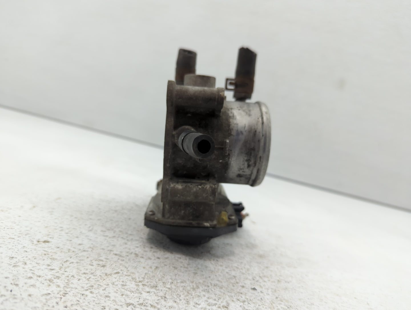 2012-2017 Hyundai Veloster Throttle Body P/N:35100-2B600 Fits Fits 2012 2013 2014 2015 2016 2017 2018 2019 OEM Used Auto Par