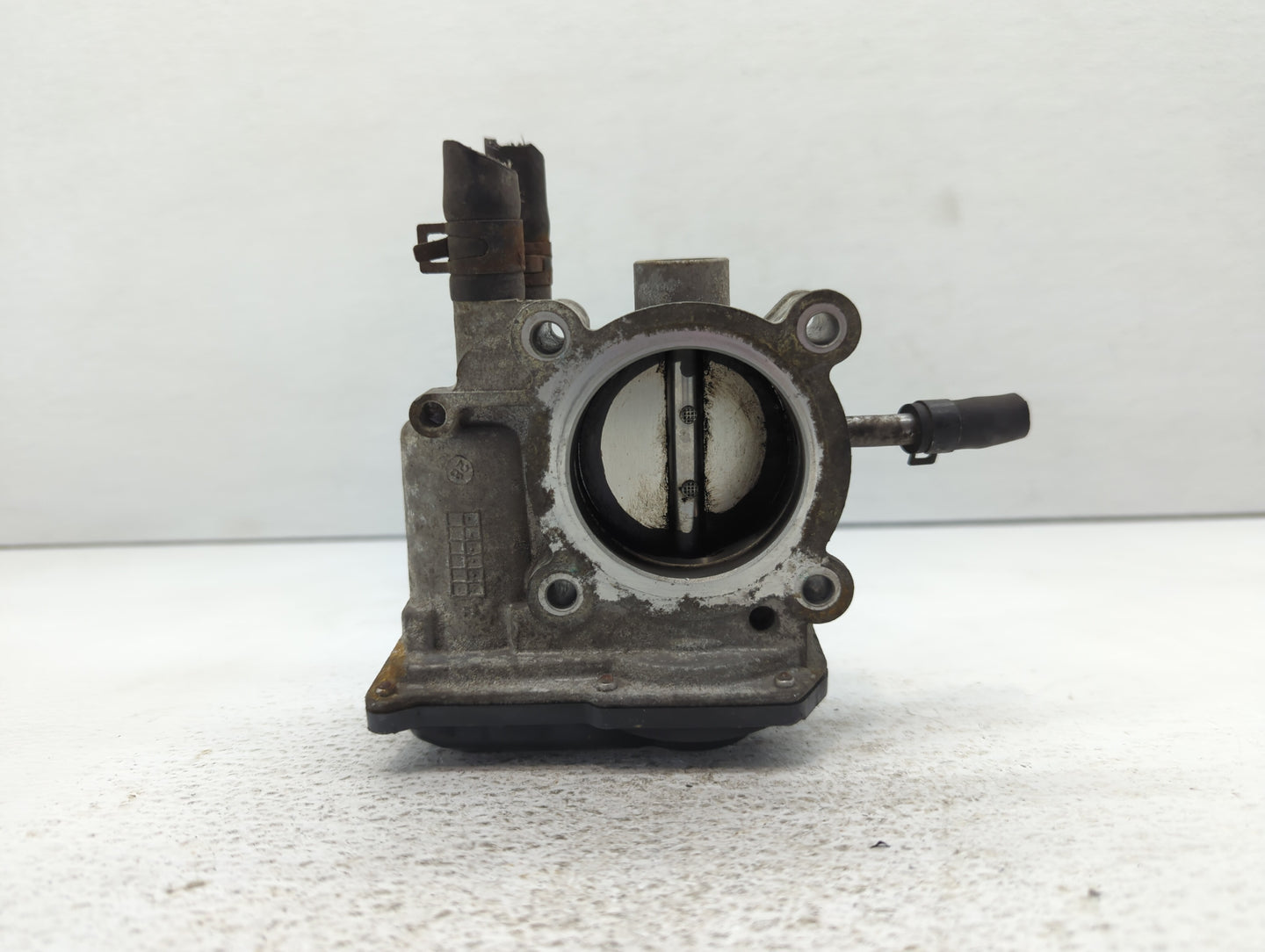 2012-2017 Hyundai Veloster Throttle Body P/N:35100-2B600 Fits Fits 2012 2013 2014 2015 2016 2017 2018 2019 OEM Used Auto Par
