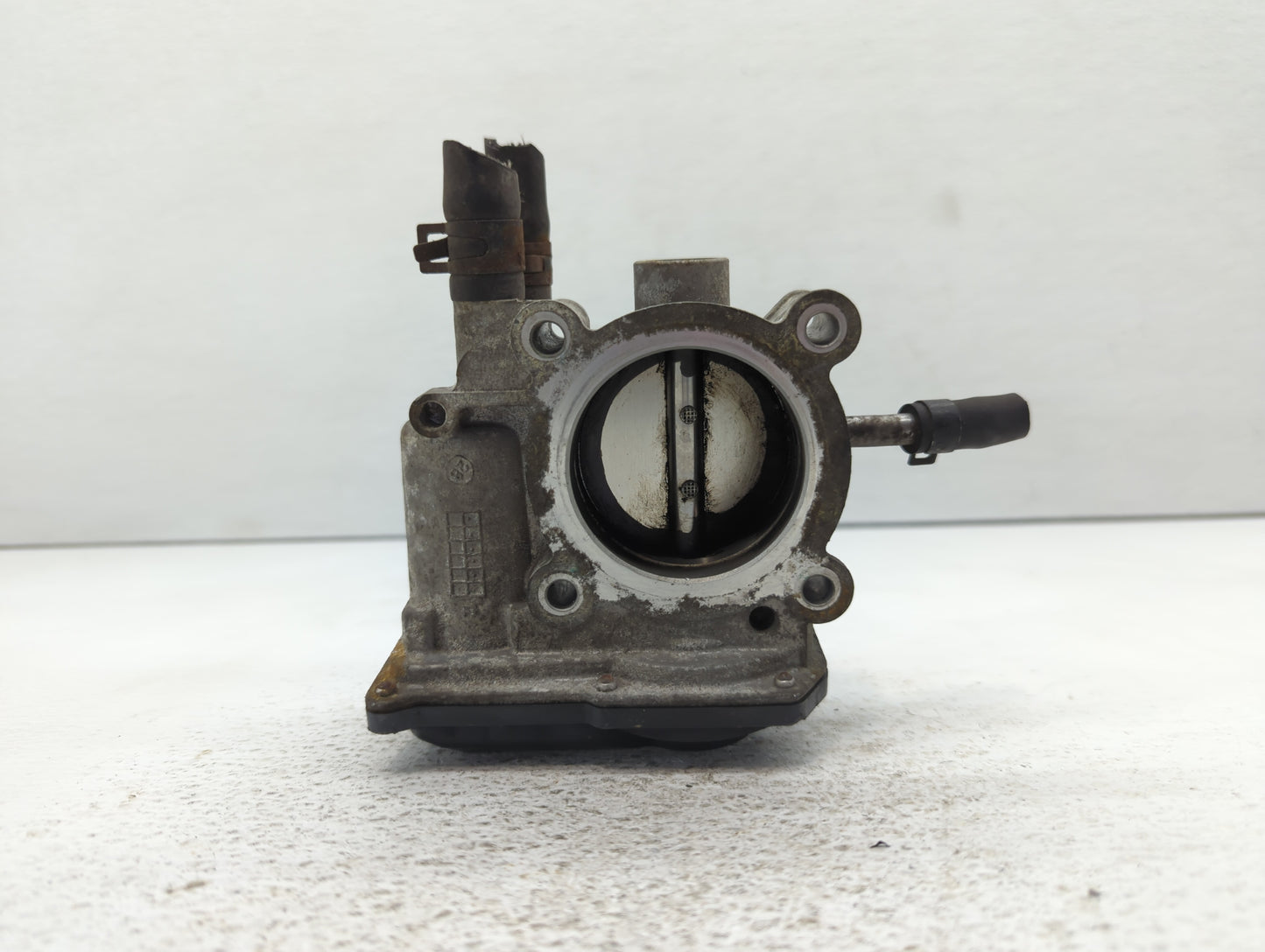 2012-2017 Hyundai Veloster Throttle Body P/N:35100-2B600 Fits Fits 2012 2013 2014 2015 2016 2017 2018 2019 OEM Used Auto Par
