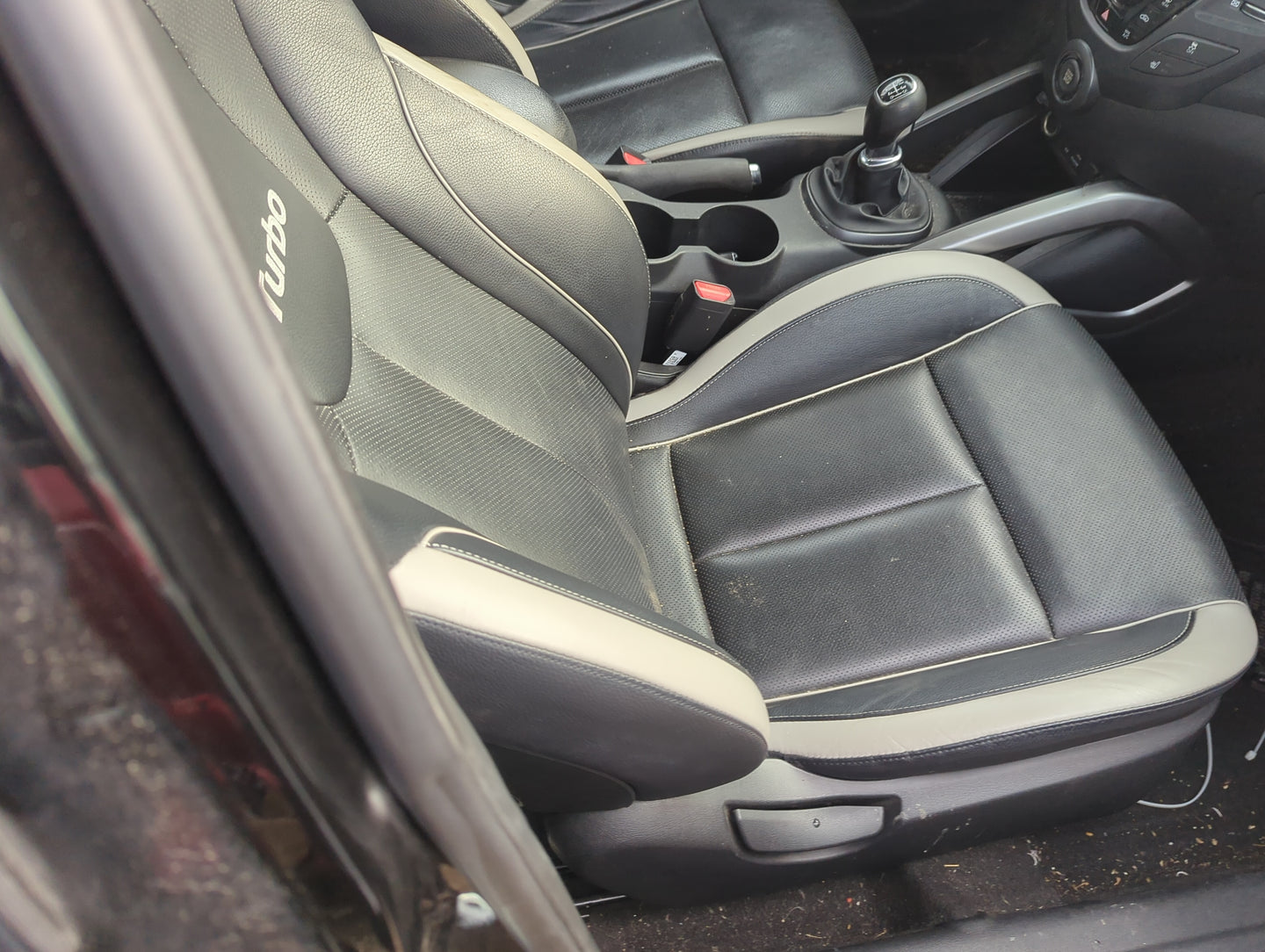 2012-2015 Hyundai Veloster Passenger Front Seat Oem 5021802 - Oemusedautoparts1.com