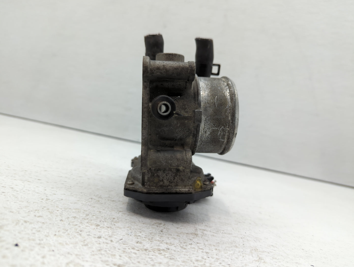 2013-2014 Hyundai Veloster Throttle Body P/N:35100-2B320 Fits Fits 2013 2014 2015 2016 OEM Used Auto Parts - Oemusedautopart