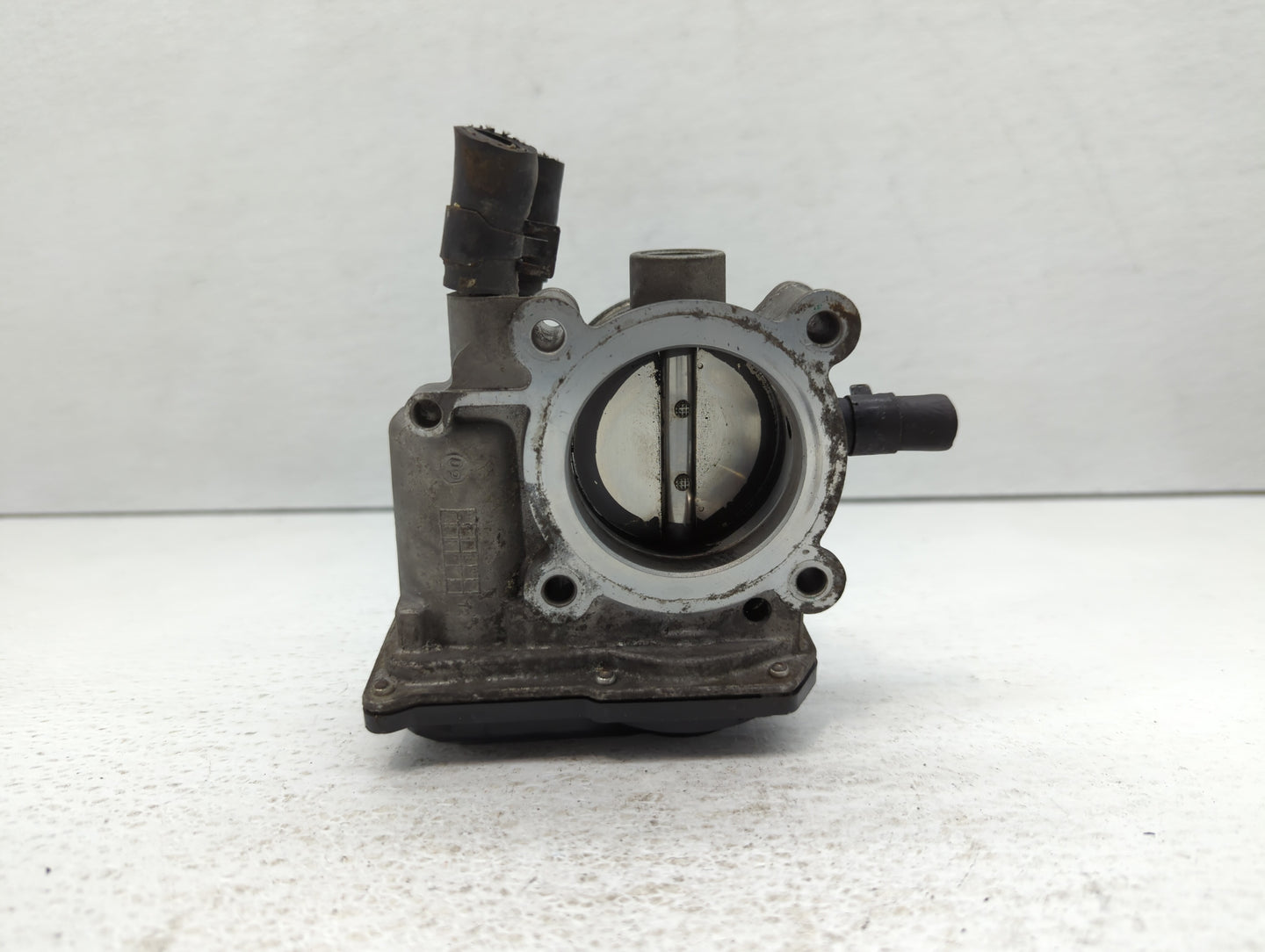 2013-2014 Hyundai Veloster Throttle Body P/N:35100-2B320 Fits Fits 2013 2014 2015 2016 OEM Used Auto Parts - Oemusedautopart