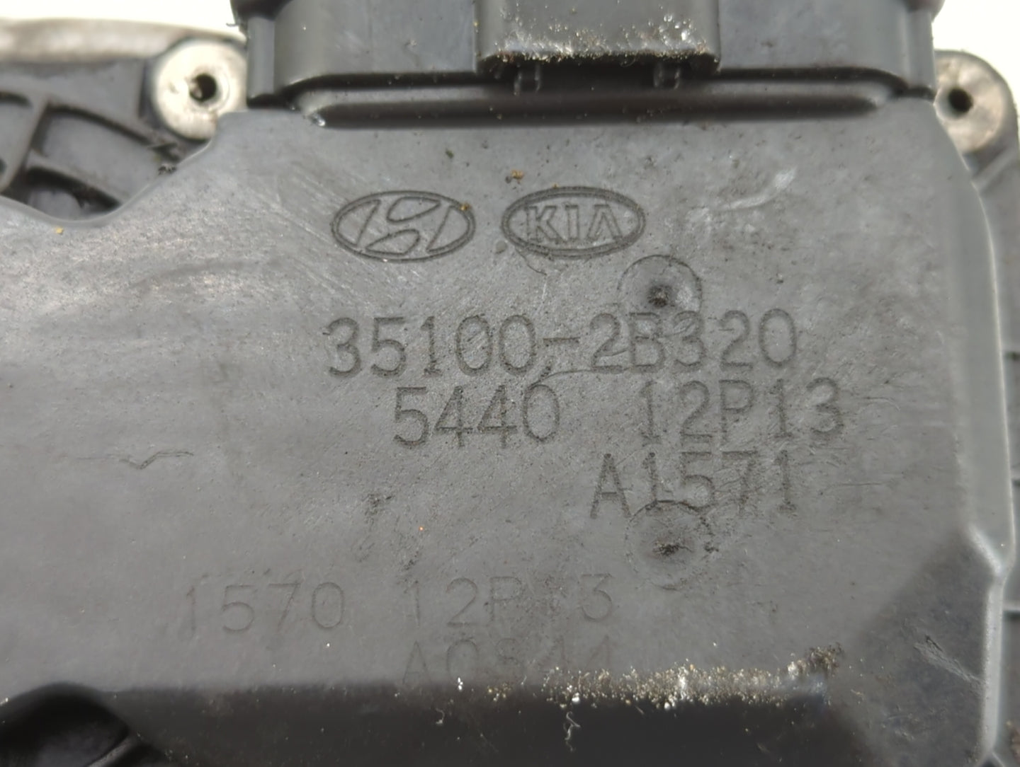2013-2014 Hyundai Veloster Throttle Body P/N:35100-2B320 Fits Fits 2013 2014 2015 2016 OEM Used Auto Parts - Oemusedautopart