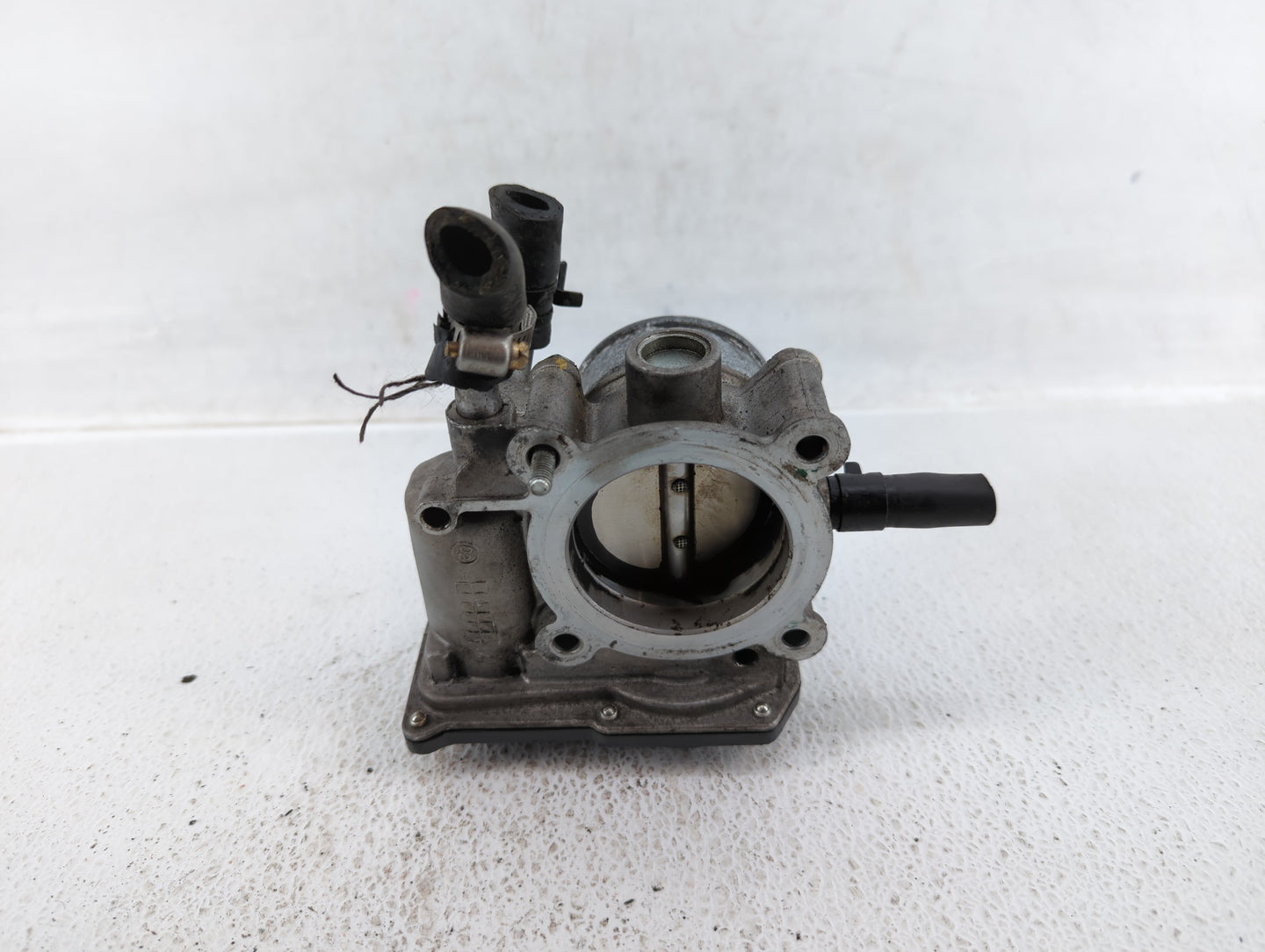 2013-2014 Hyundai Veloster Throttle Body P/N:35100-2B320 Fits Fits 2013 2014 2015 2016 OEM Used Auto Parts - Oemusedautopart